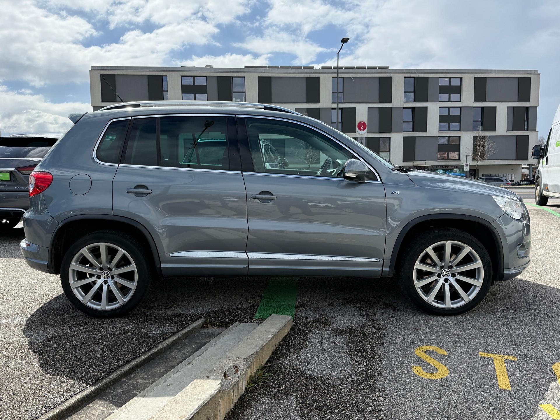 VW Tiguan 2.0 TDI Sport&Style-image-11