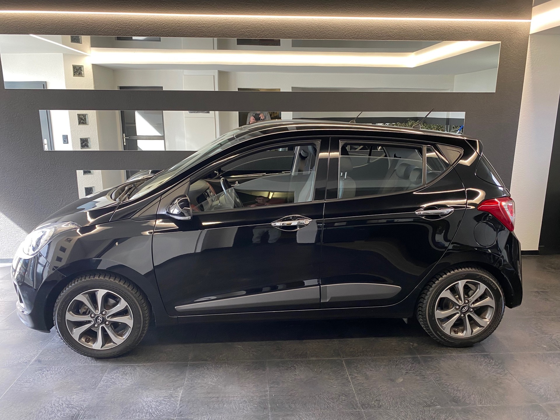 HYUNDAI i10 1.2 Vertex Automatic 1.Hand erst Km 11'500