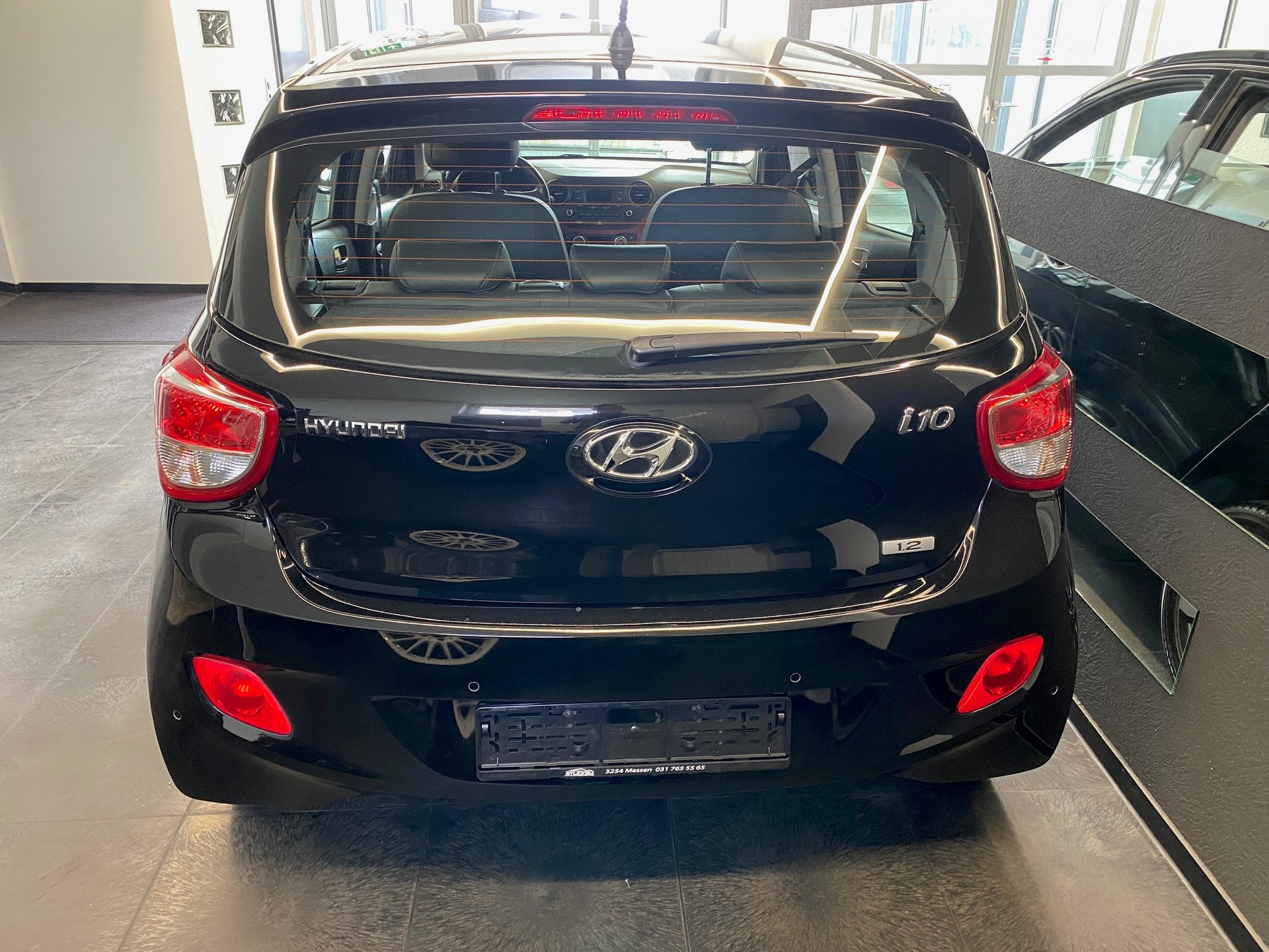 HYUNDAI i10 1.2 Vertex Automatic 1.Hand erst Km 11'500-image-3