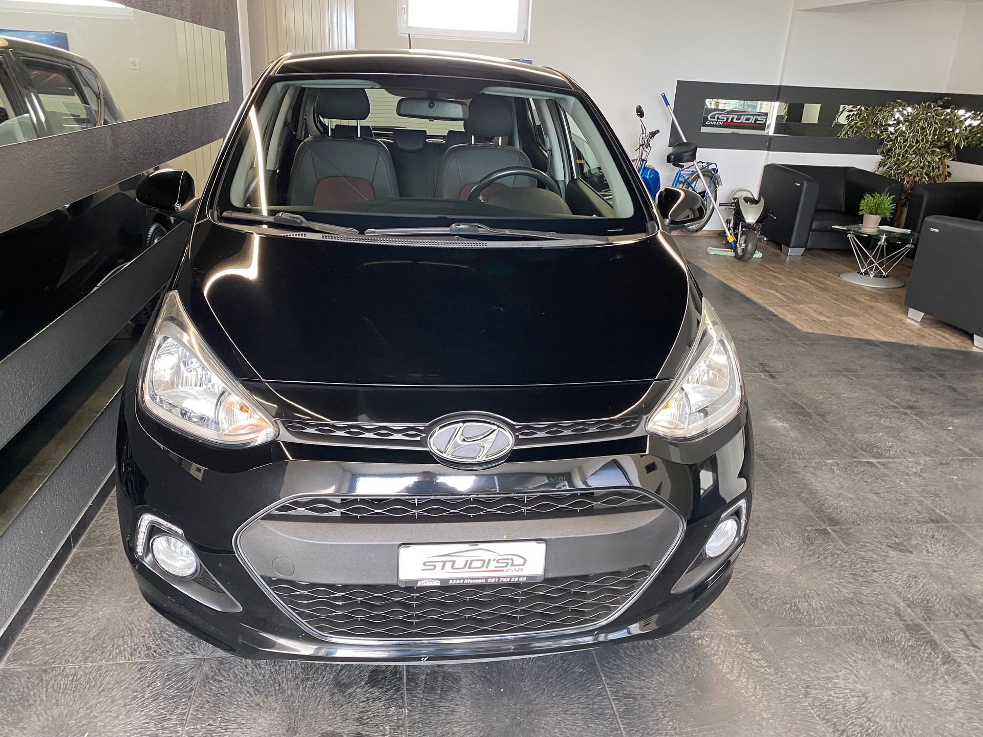 HYUNDAI i10 1.2 Vertex Automatic 1.Hand erst Km 11'500-image-1