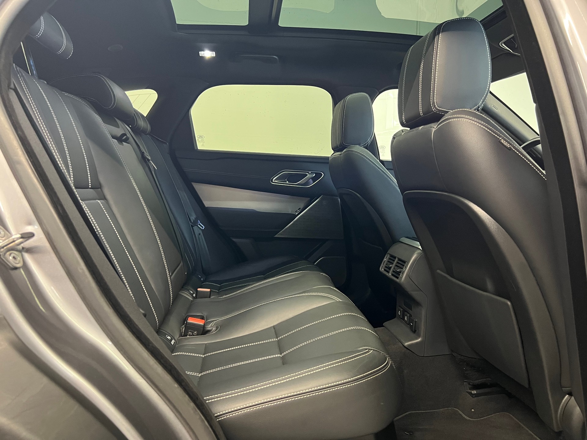 LAND ROVER Range Rover Velar 2.0 T R-Dynamic SE-image-6