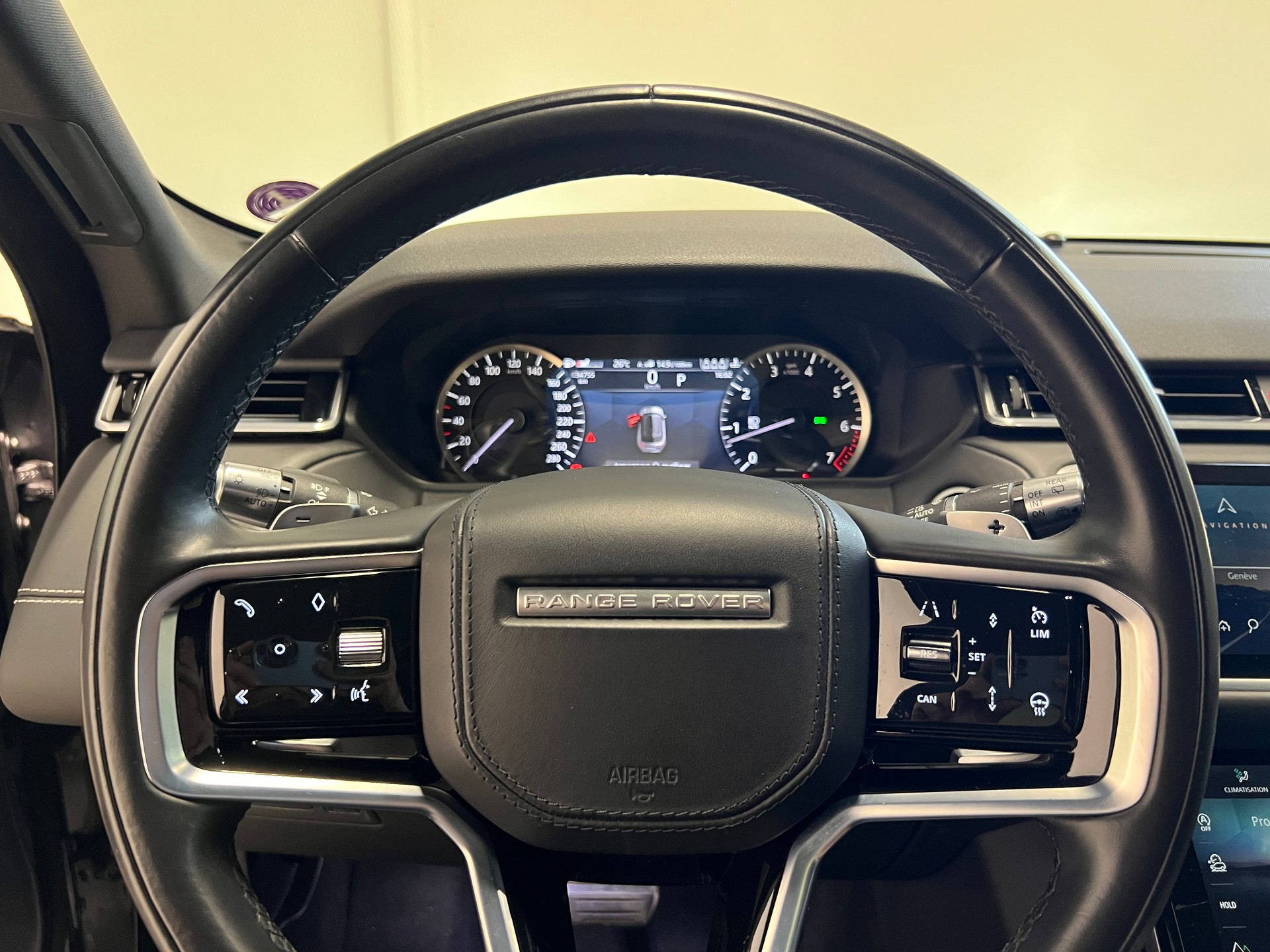 LAND ROVER Range Rover Velar 2.0 T R-Dynamic SE-image-3