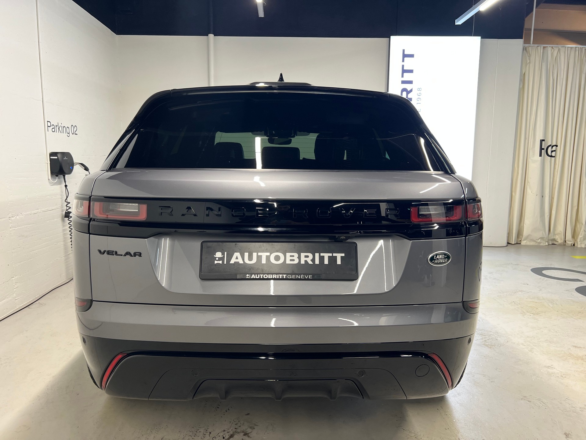 LAND ROVER Range Rover Velar 2.0 T R-Dynamic SE-image-8