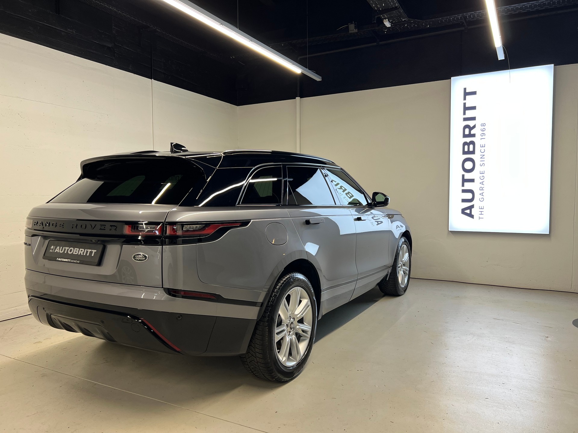 LAND ROVER Range Rover Velar 2.0 T R-Dynamic SE-image-1