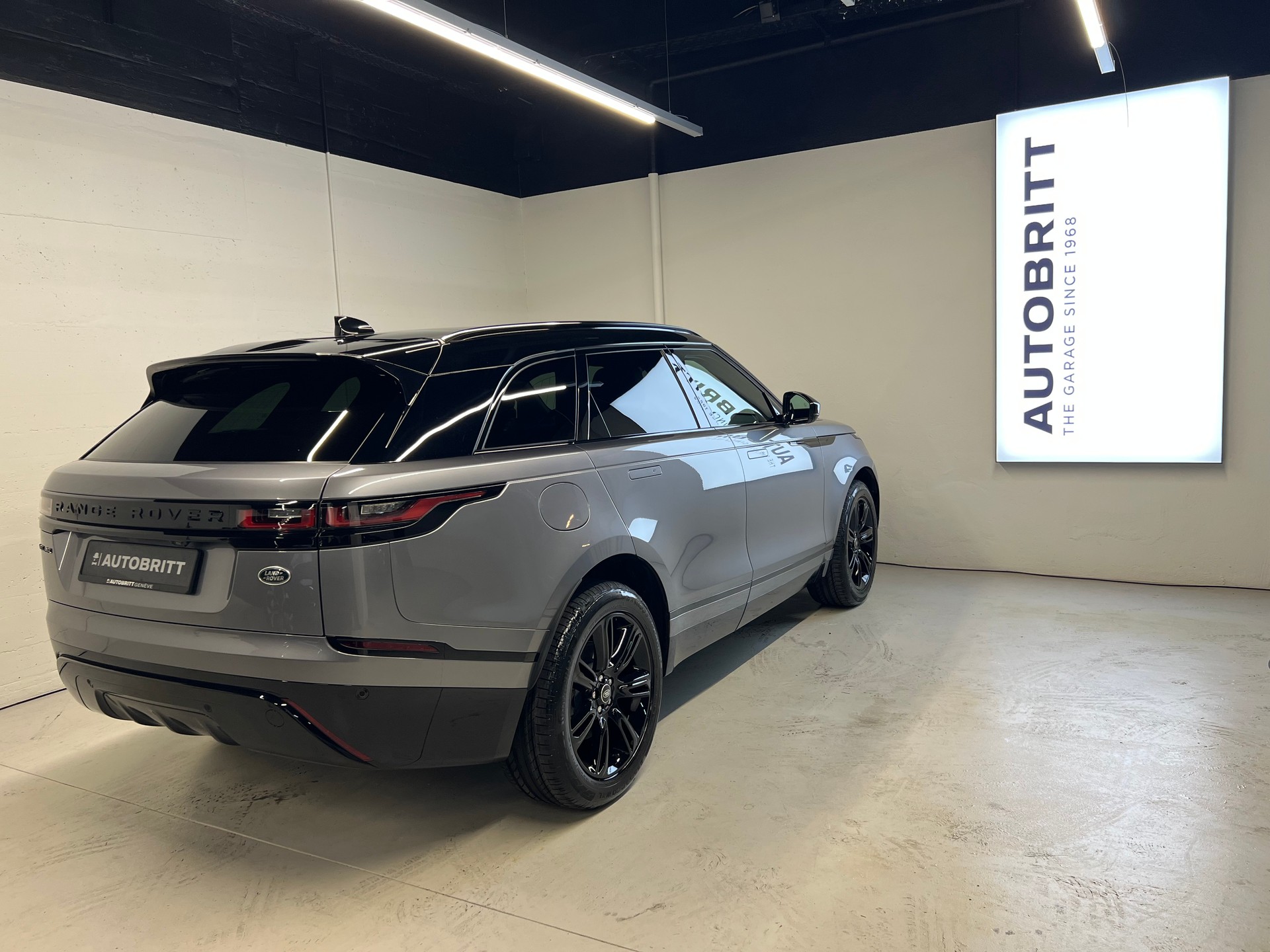 LAND ROVER Range Rover Velar 2.0 T R-Dynamic SE-image-1