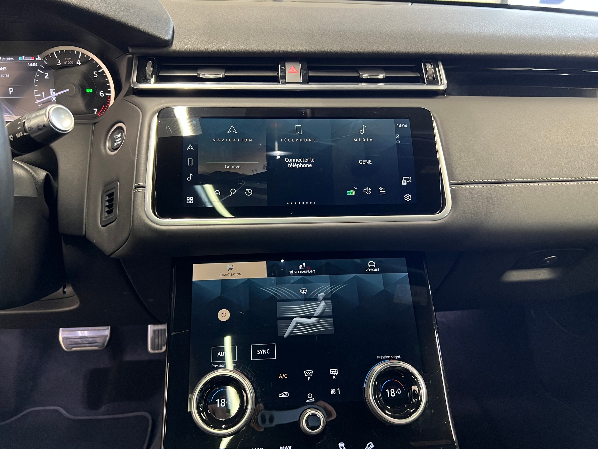 LAND ROVER Range Rover Velar 2.0 T R-Dynamic SE-image-4