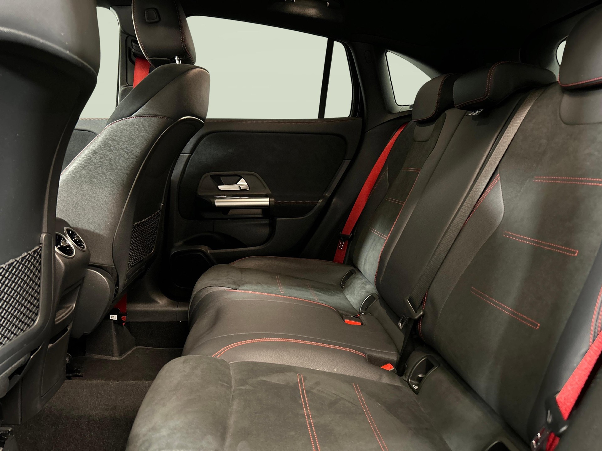 MERCEDES-BENZ GLA 35 AMG 4matic-showroom-element-3