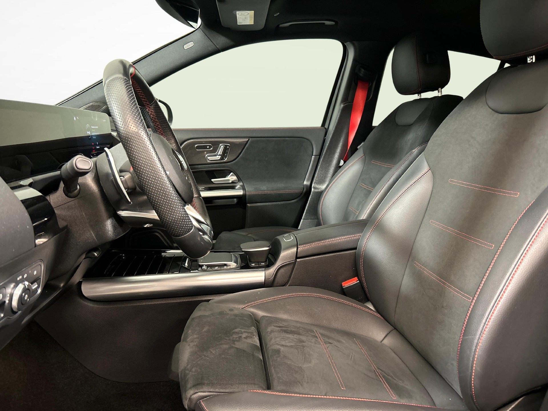 MERCEDES-BENZ GLA 35 AMG 4matic-showroom-element-2