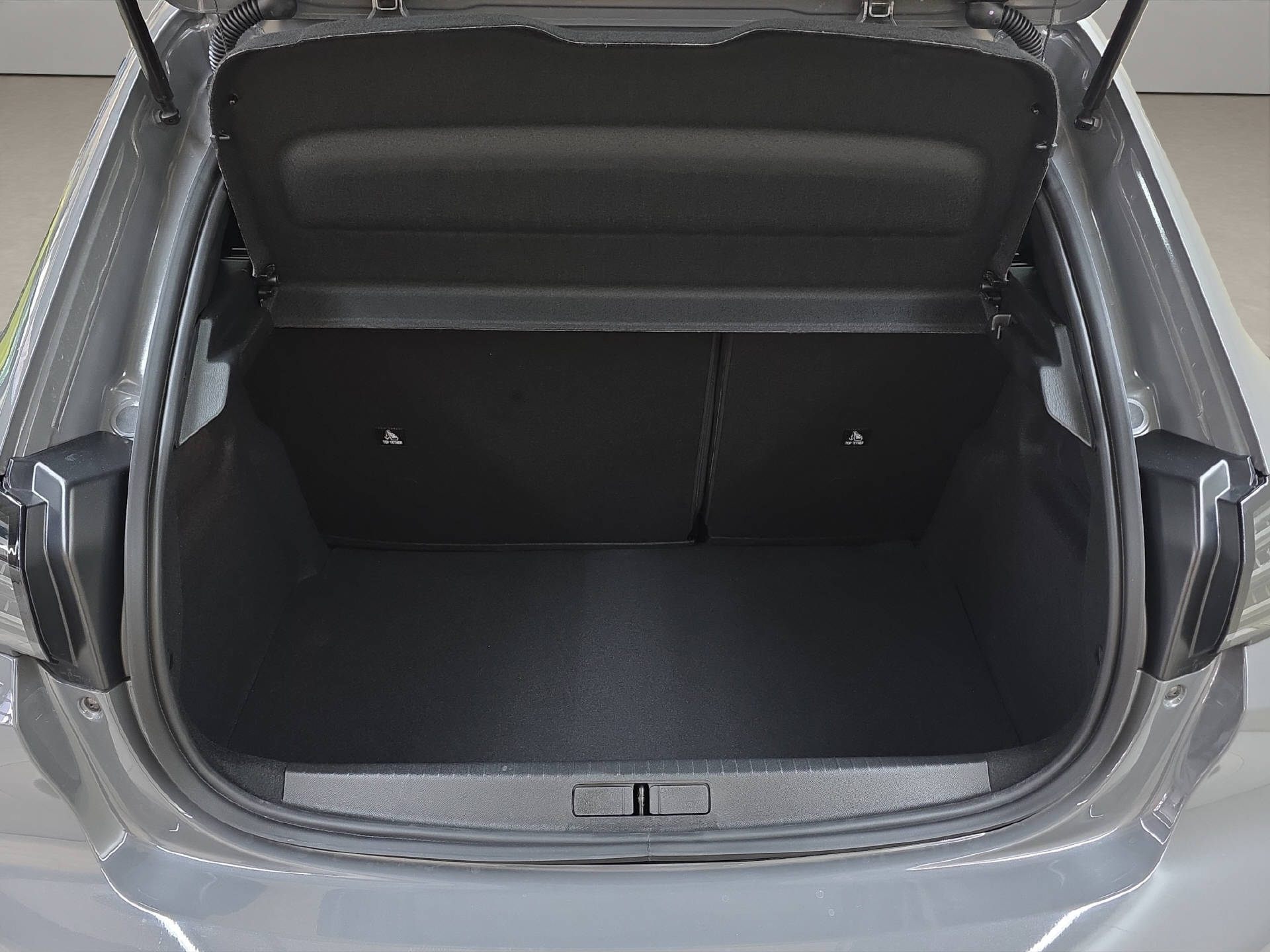 PEUGEOT 208 1.2 Hybrid 145 GT-image-11