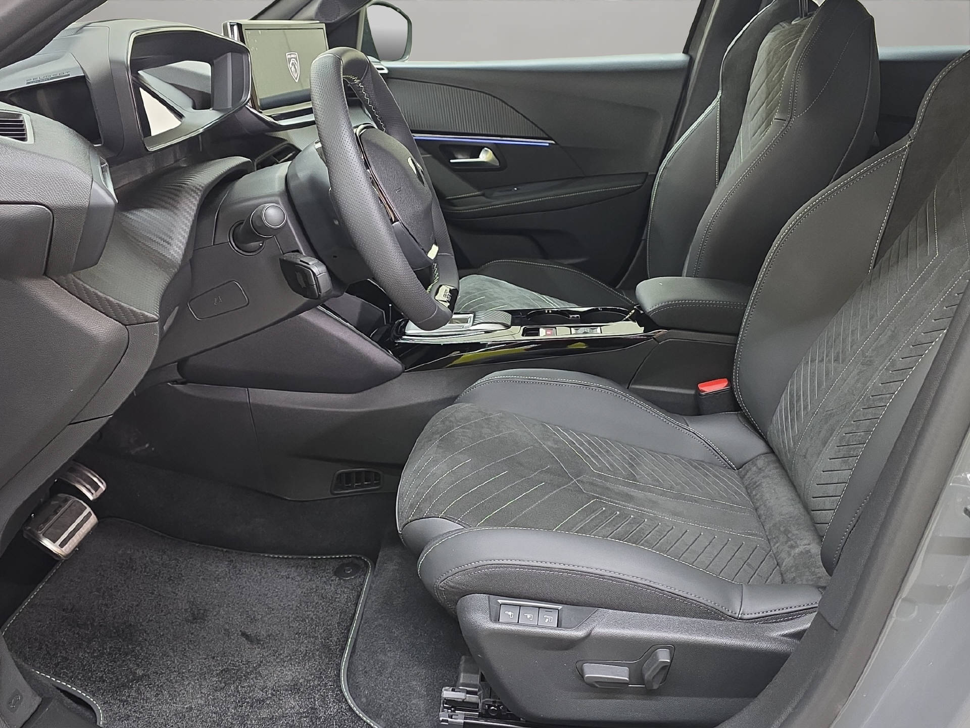 PEUGEOT 208 1.2 Hybrid 145 GT-image-5