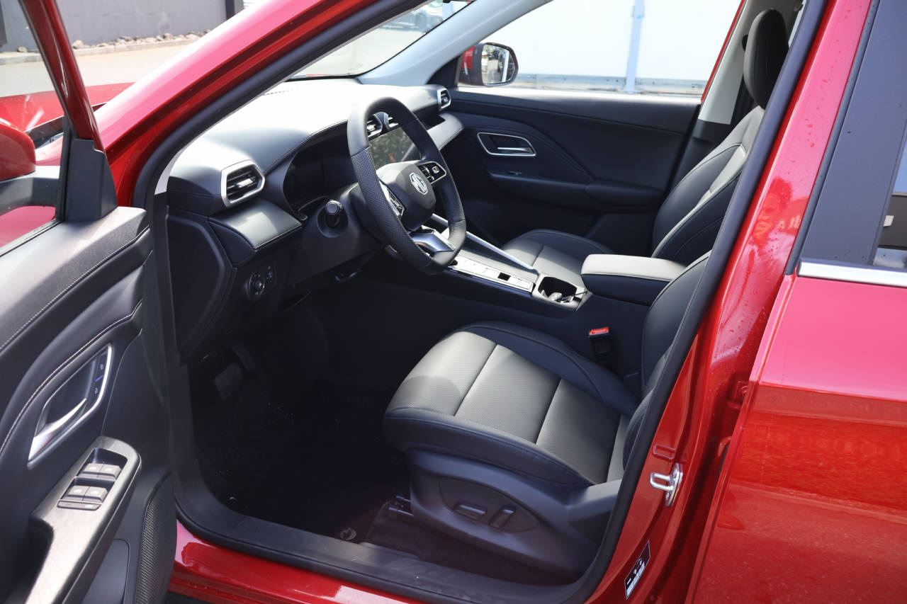 MG ZS 1.5 Hybrid+ Luxury-image-8