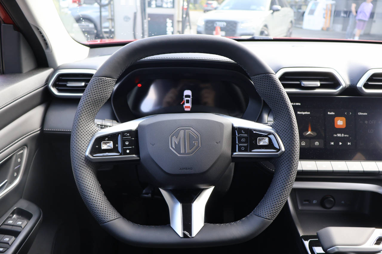 MG ZS 1.5 Hybrid+ Luxury-image-10