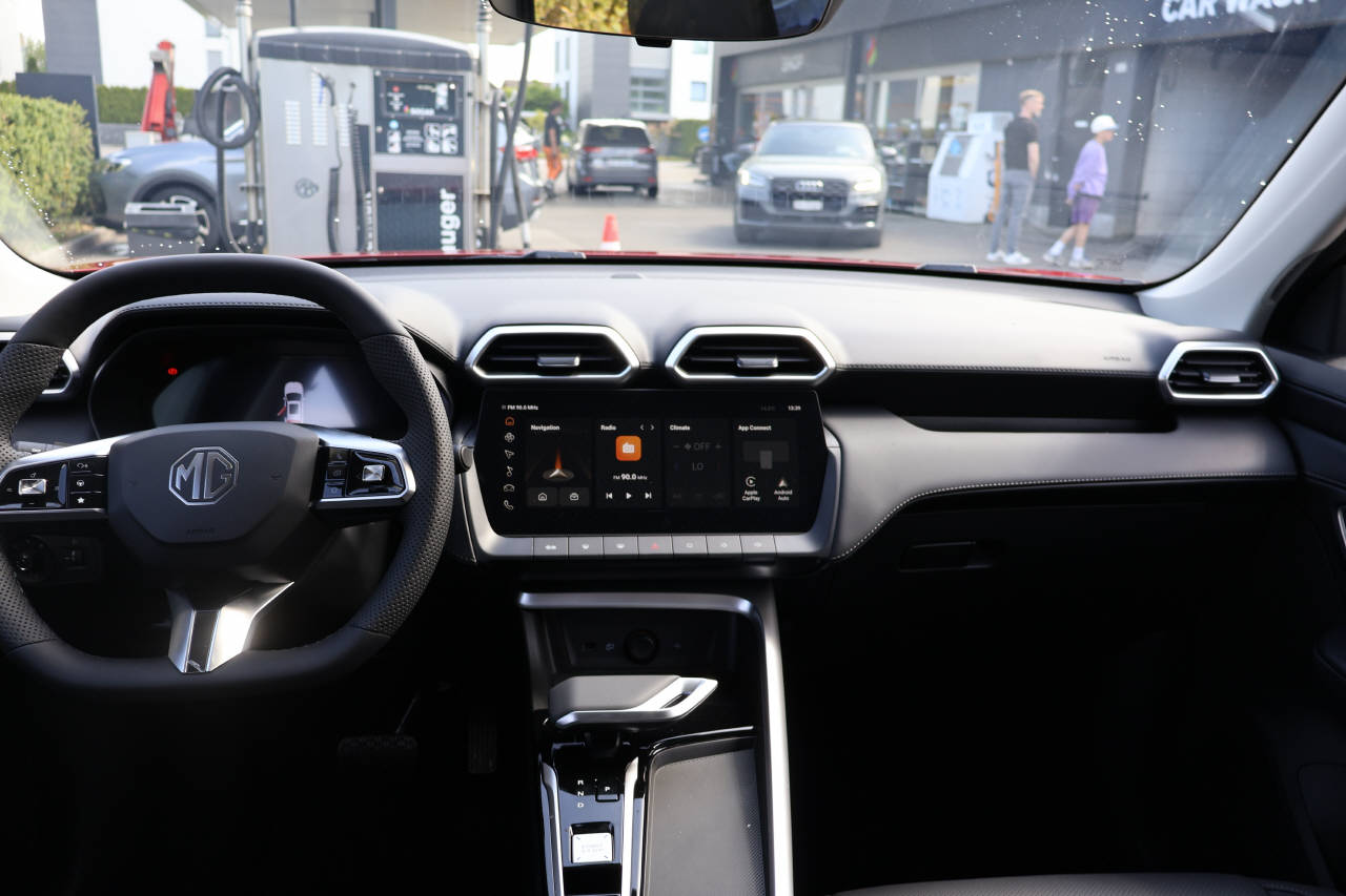 MG ZS 1.5 Hybrid+ Luxury-image-9