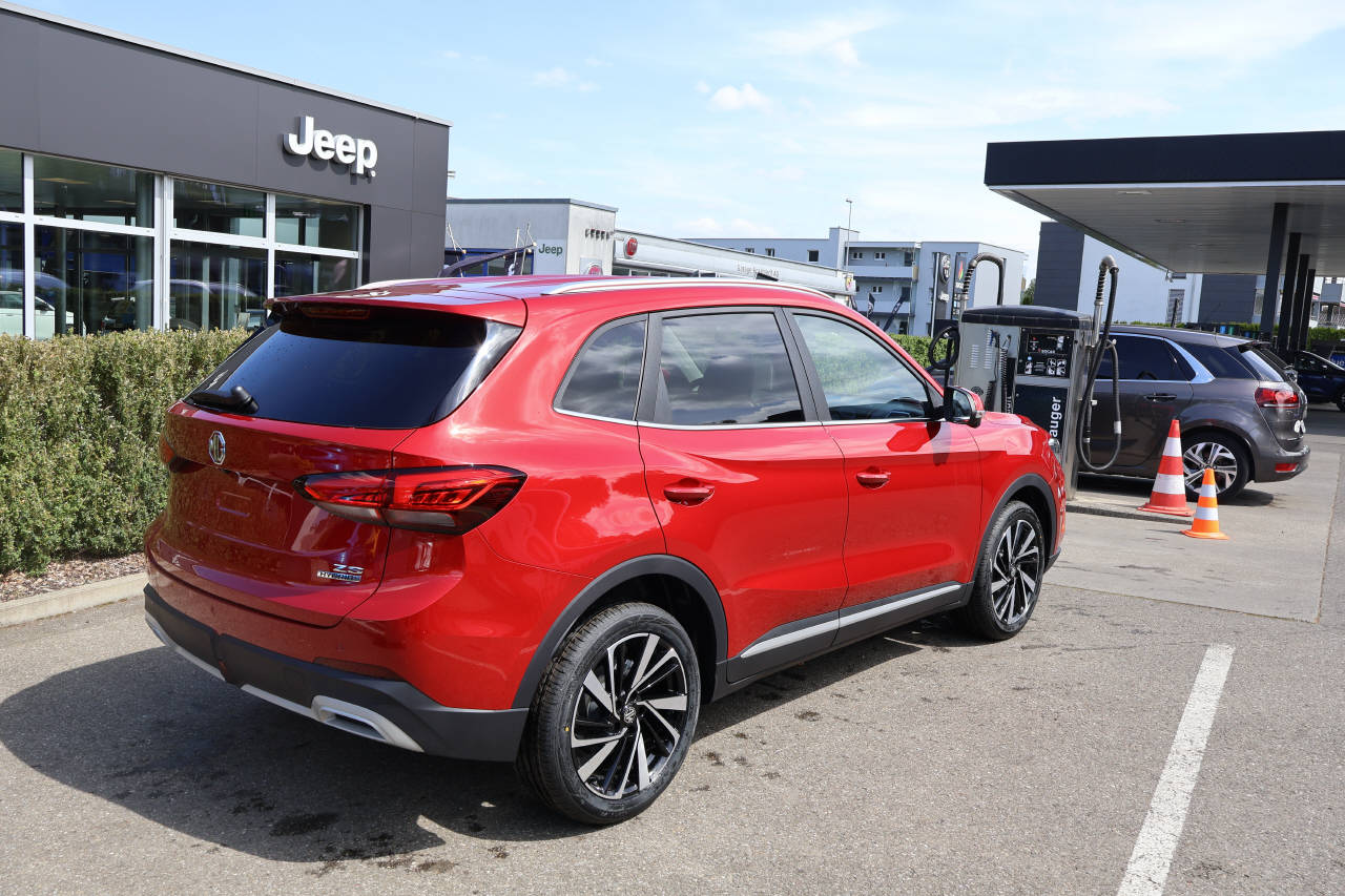 MG ZS 1.5 Hybrid+ Luxury-image-2