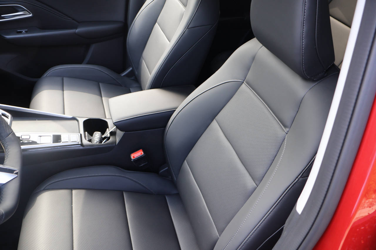 MG ZS 1.5 Hybrid+ Luxury-image-12