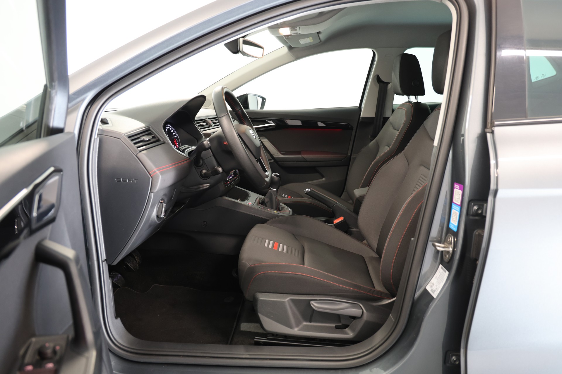 SEAT Ibiza 1.5 TSI EVO Swiss FR-image-5