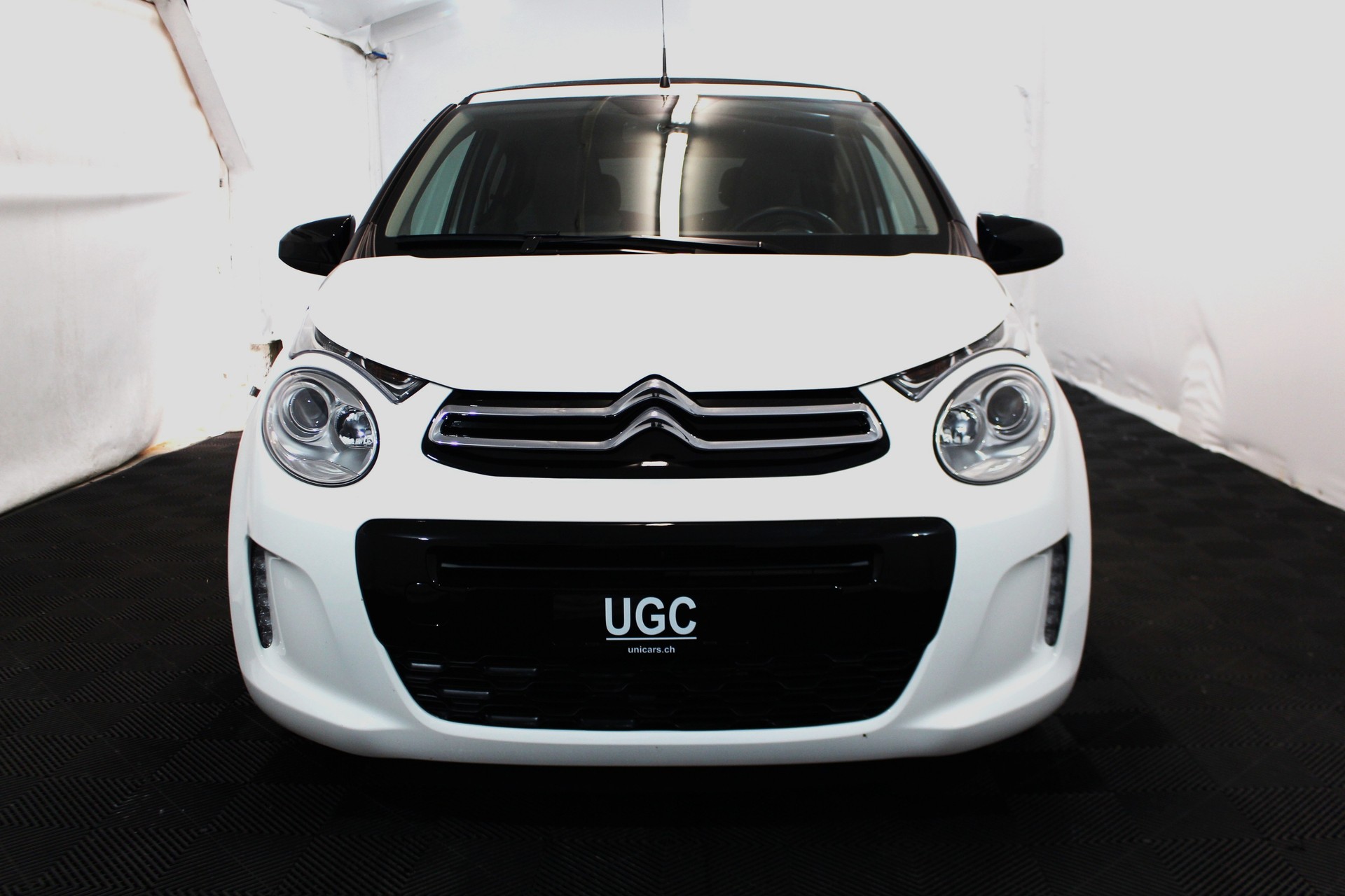 CITROEN C1 1.2 PureTech Shine Airscape-showroom-element-1