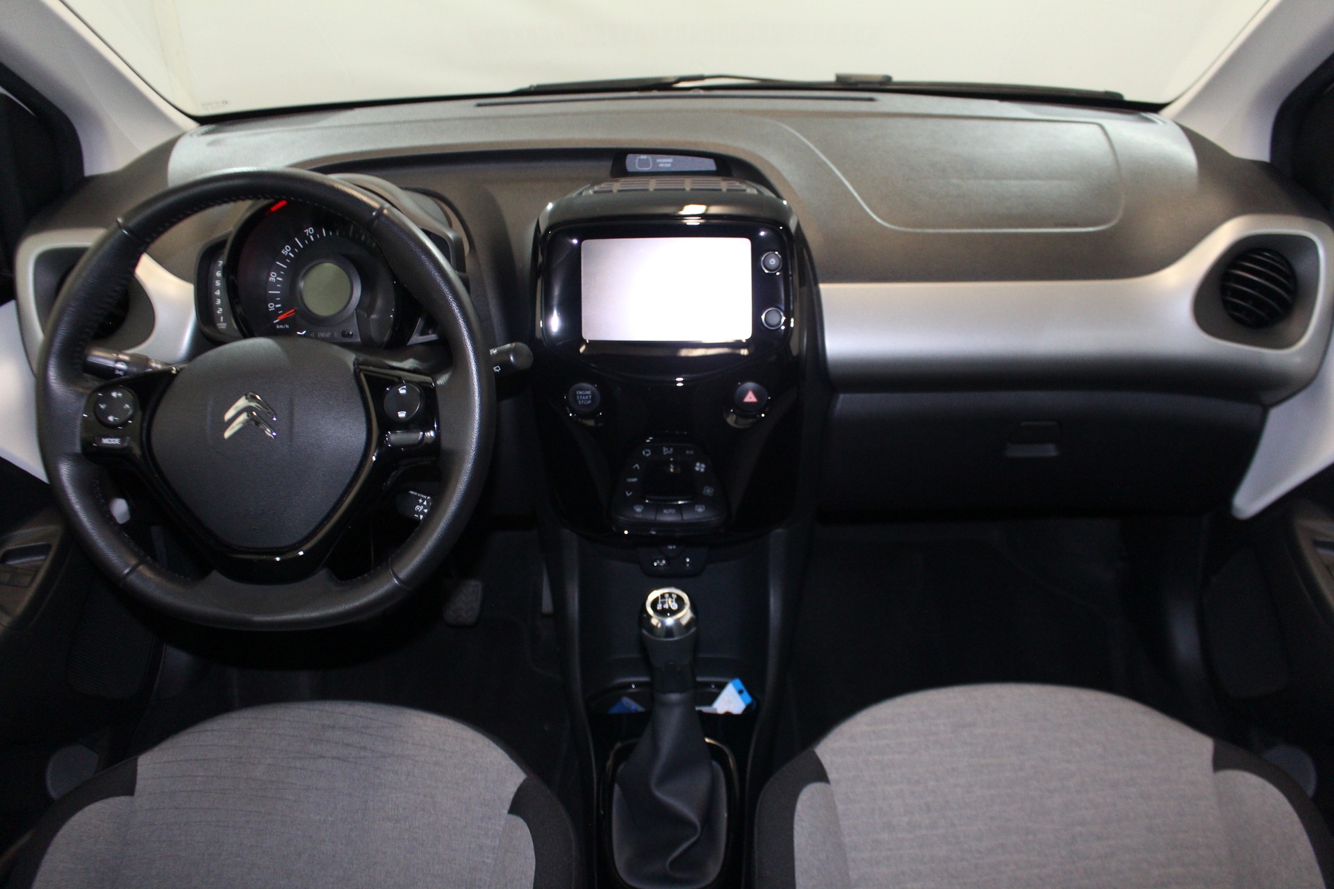 CITROEN C1 1.2 PureTech Shine Airscape-image-12