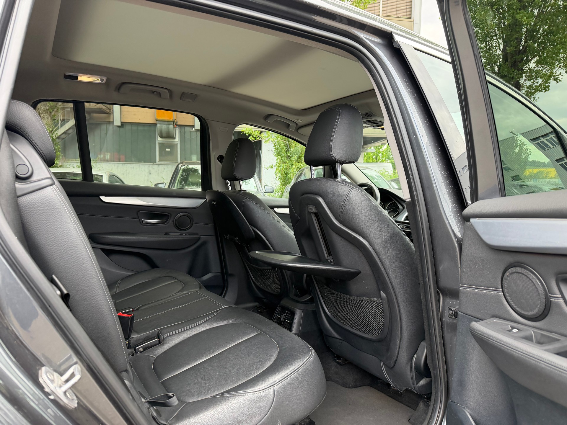 BMW 220d Gran Tourer Luxury Line-image-11