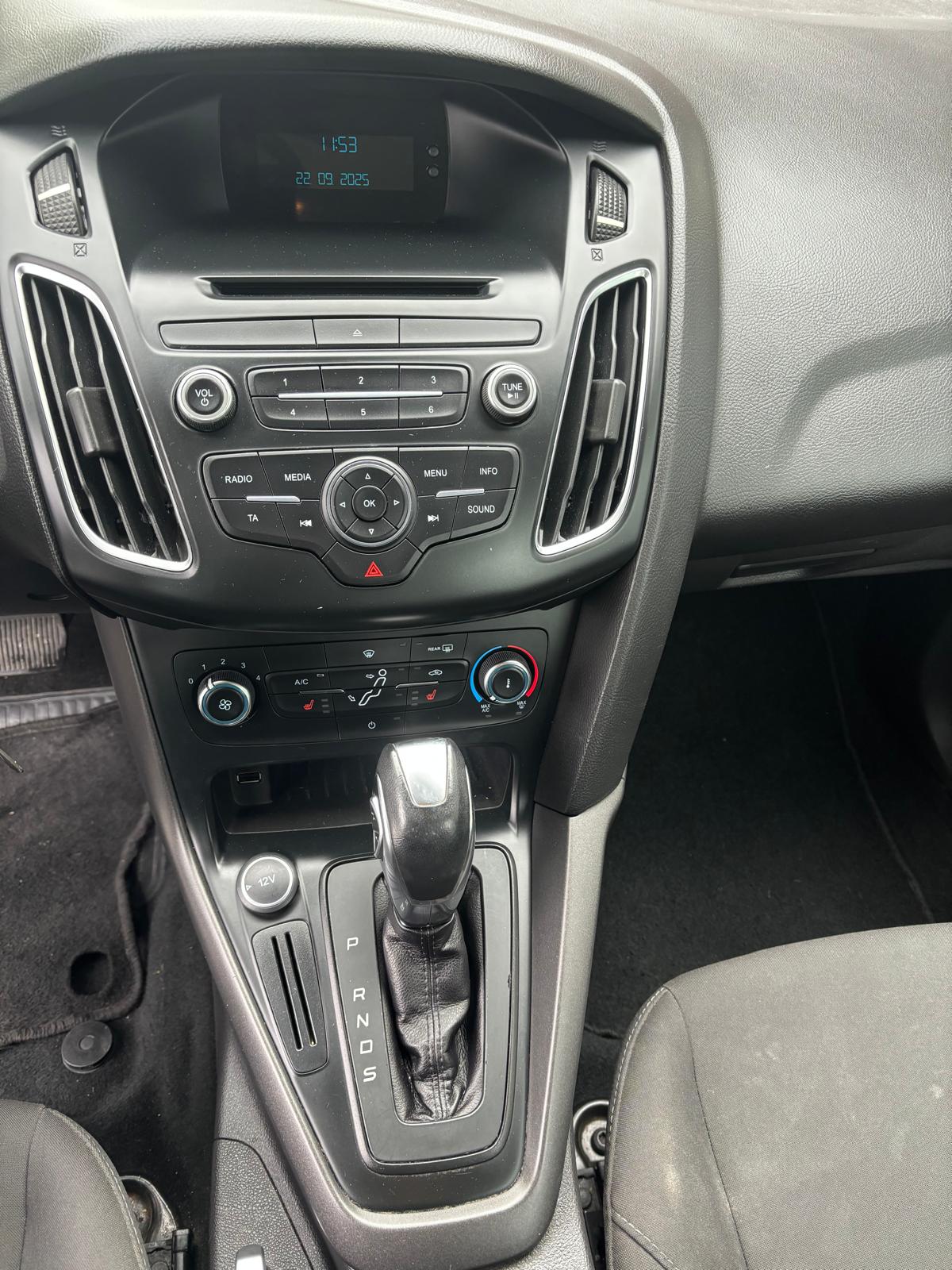 FORD Focus 1.6i VCT Trend PowerShift-image-4