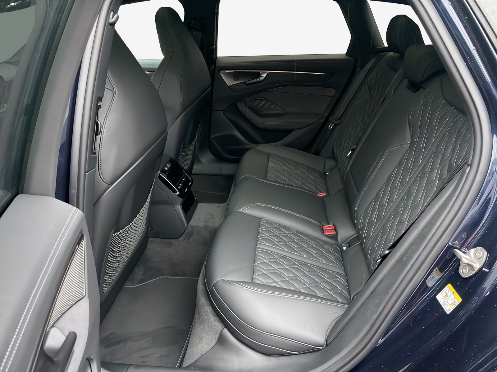 AUDI A6 Avant TDI quattro 150 kW S tronic-image-11