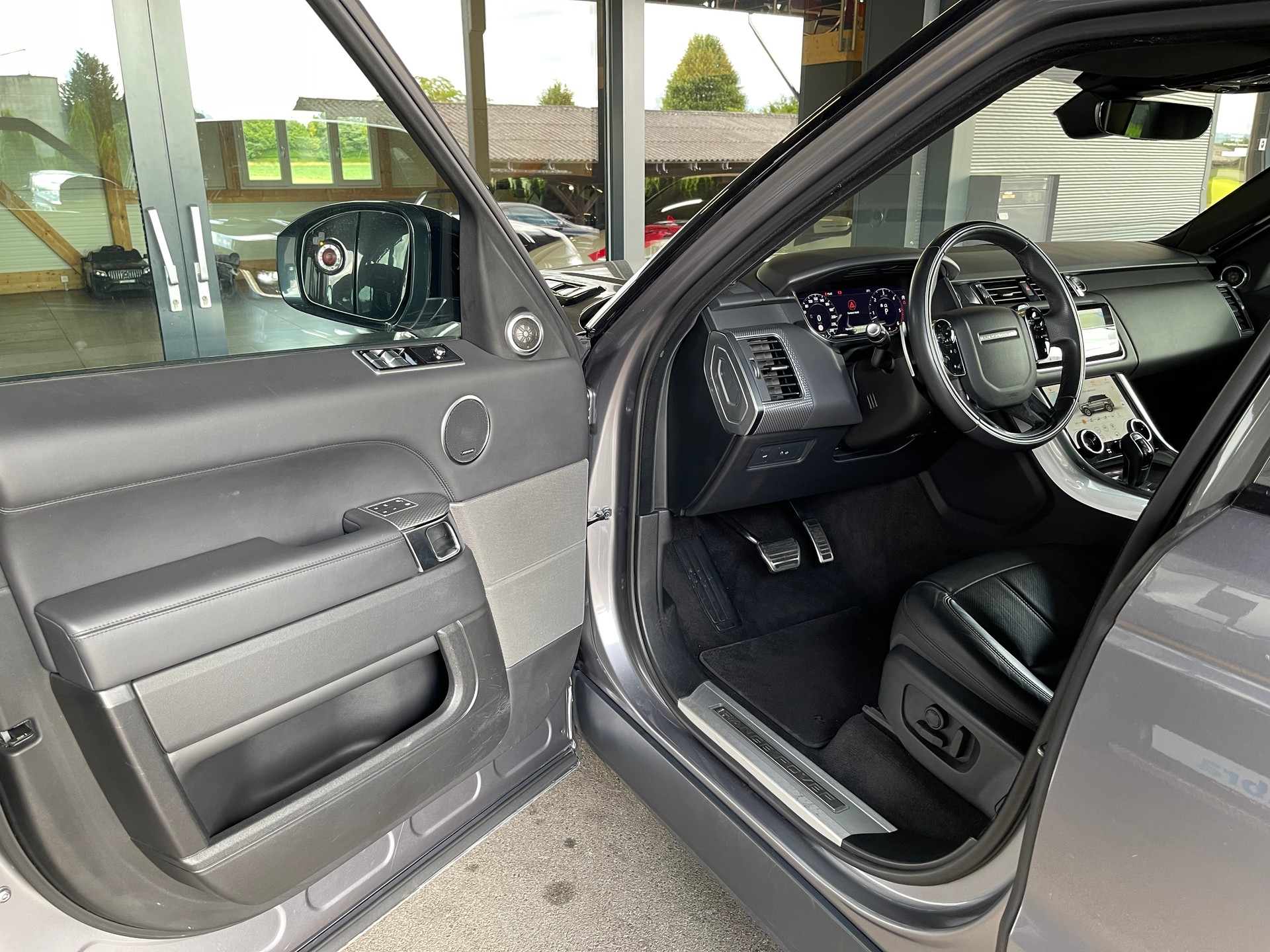 LAND ROVER Range Rover Sport 3.0 SDV6 SE Automatic-image-6