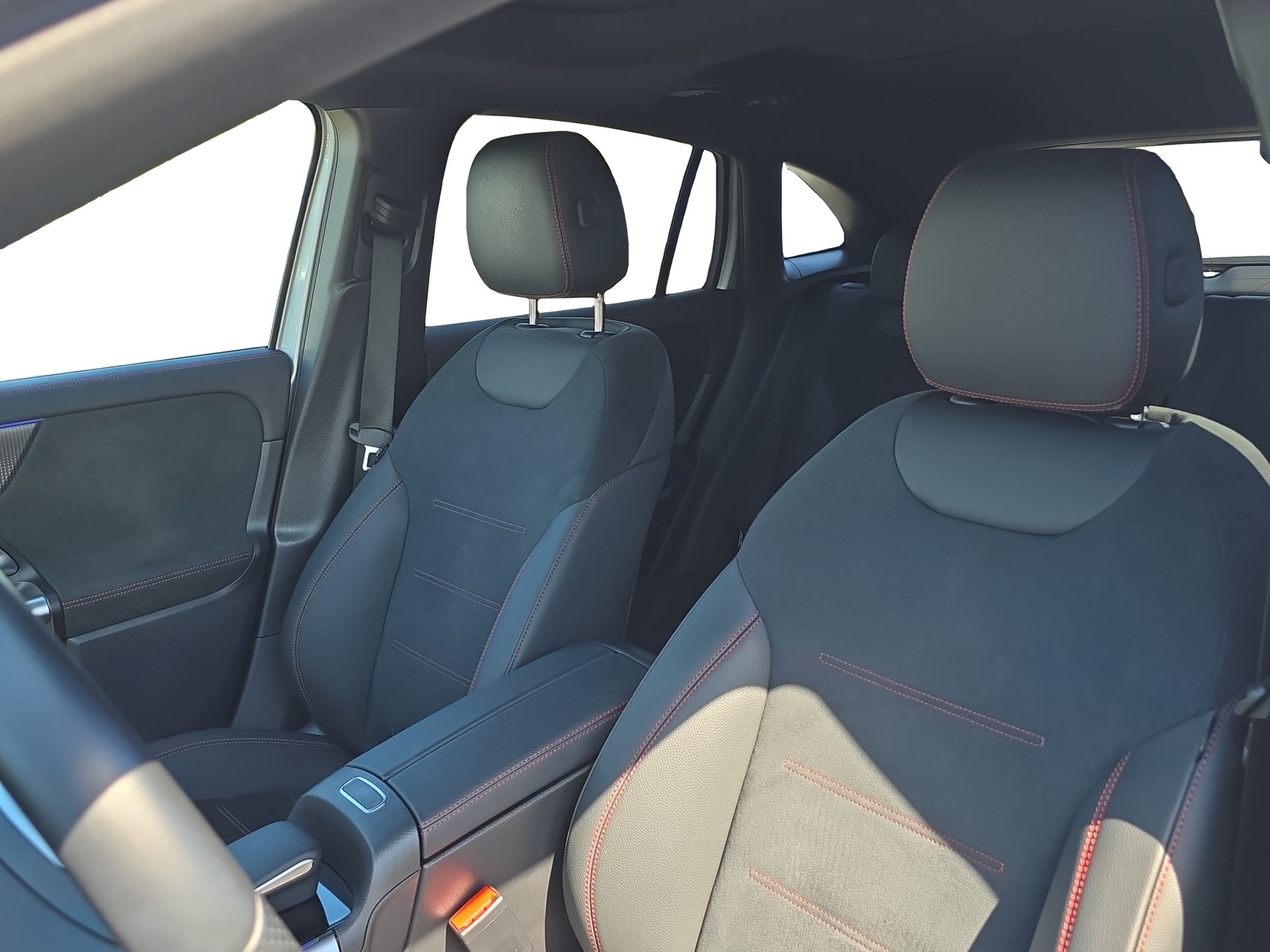 MERCEDES-BENZ EQA 300 AMG Line 4Matic-image-8