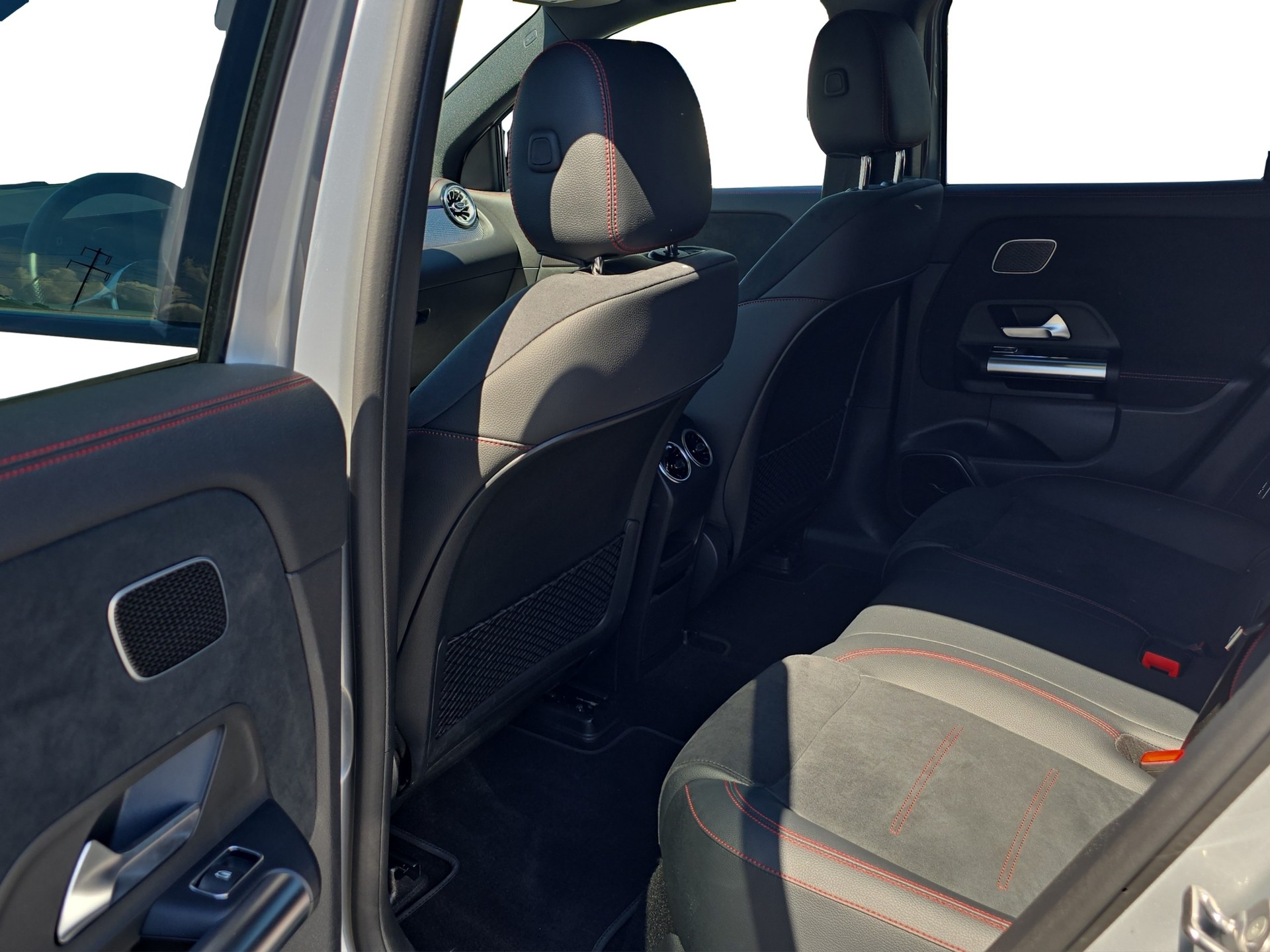 MERCEDES-BENZ EQA 300 AMG Line 4Matic-image-9