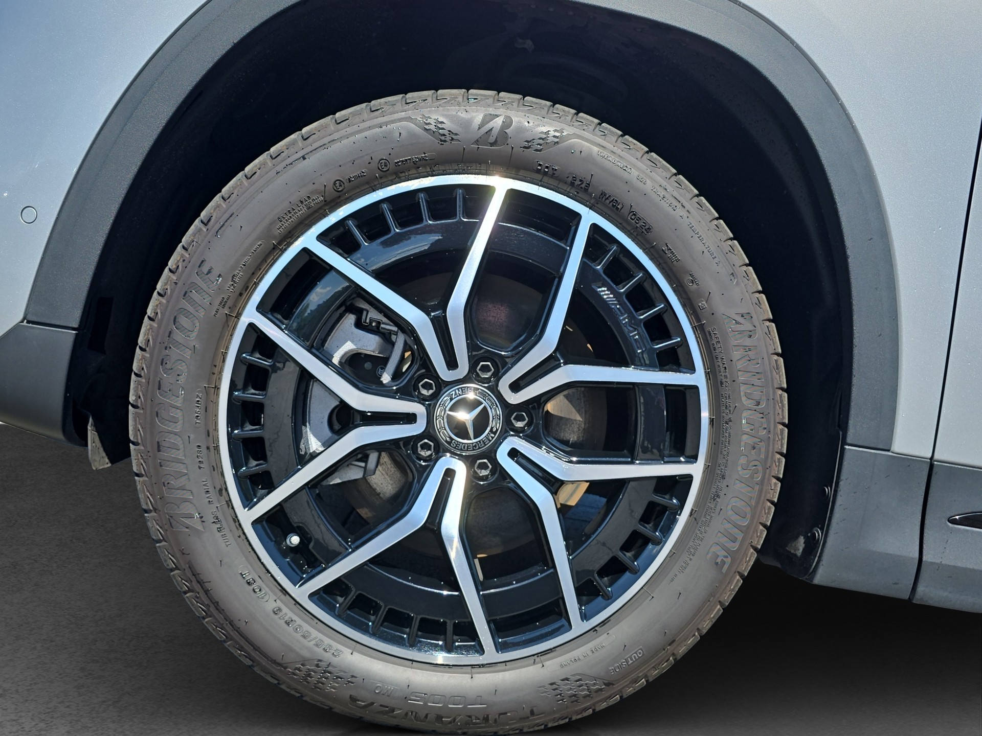 MERCEDES-BENZ EQA 300 AMG Line 4Matic-image-11