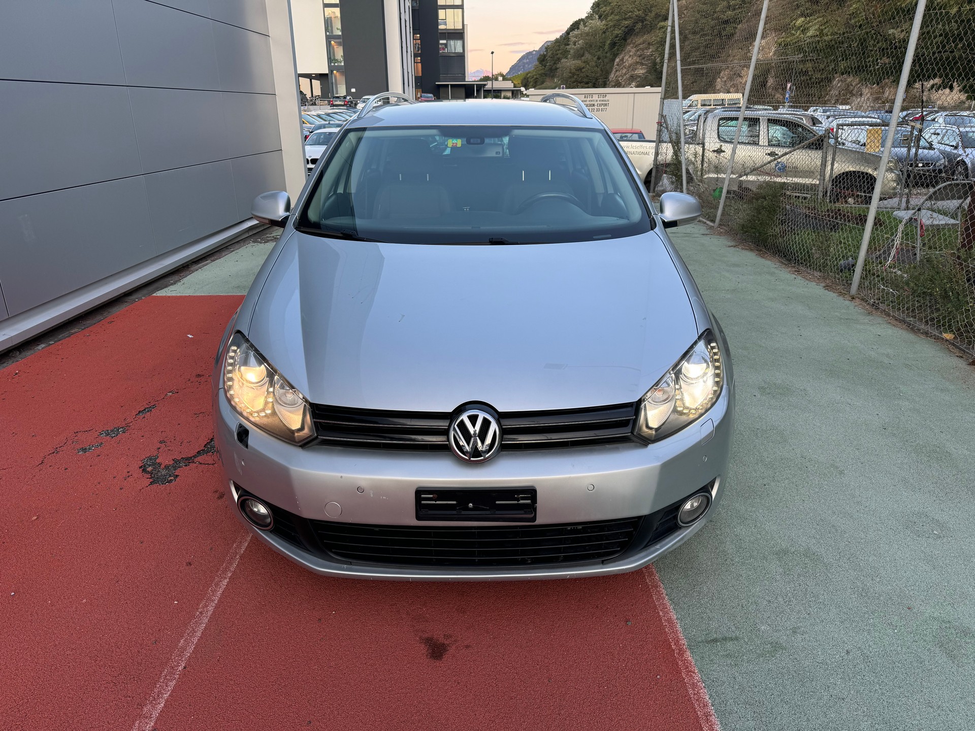VW Golf Variant 1.6 TDI Team 4Motion-image-2