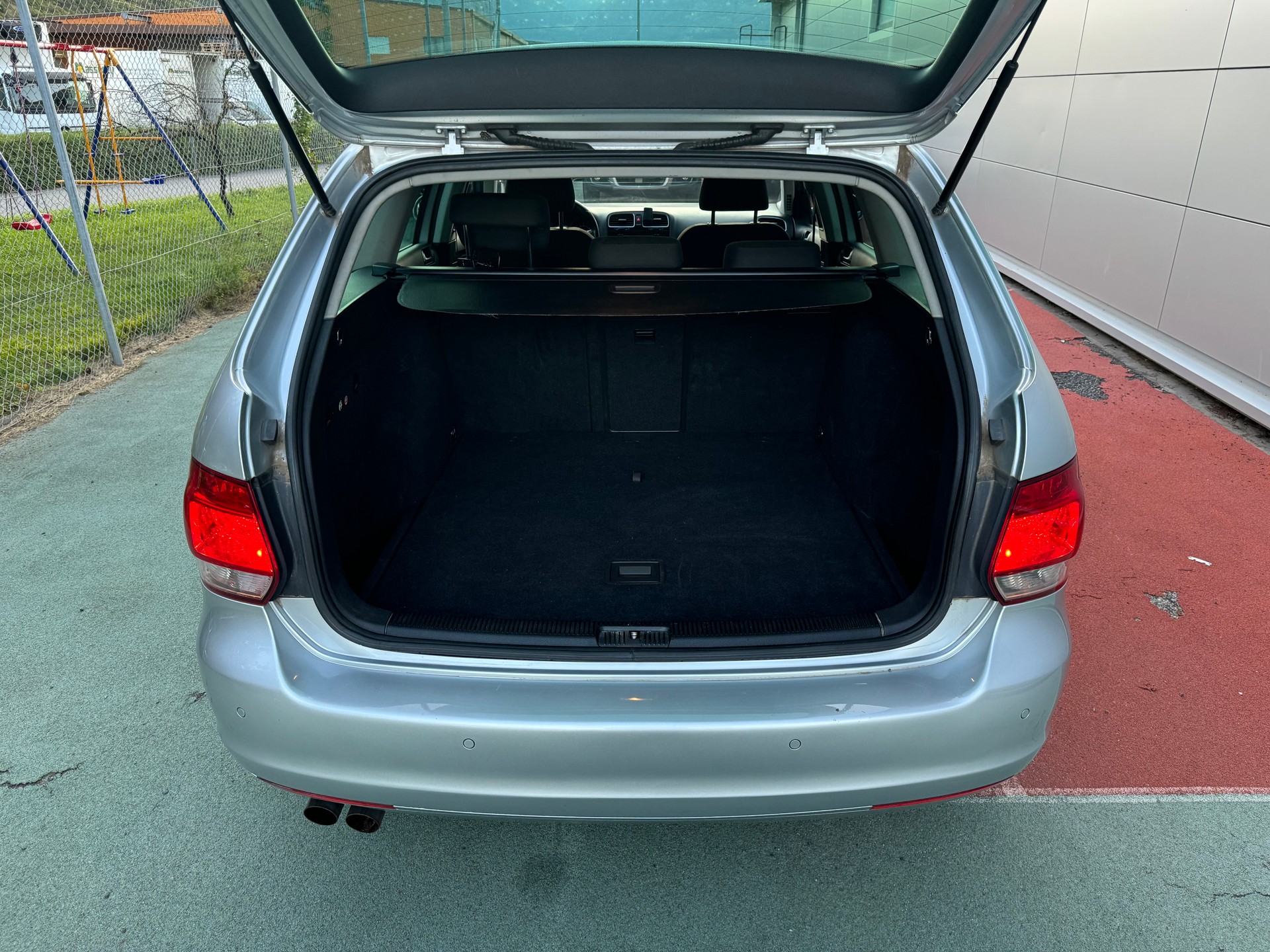 VW Golf Variant 1.6 TDI Team 4Motion-image-11