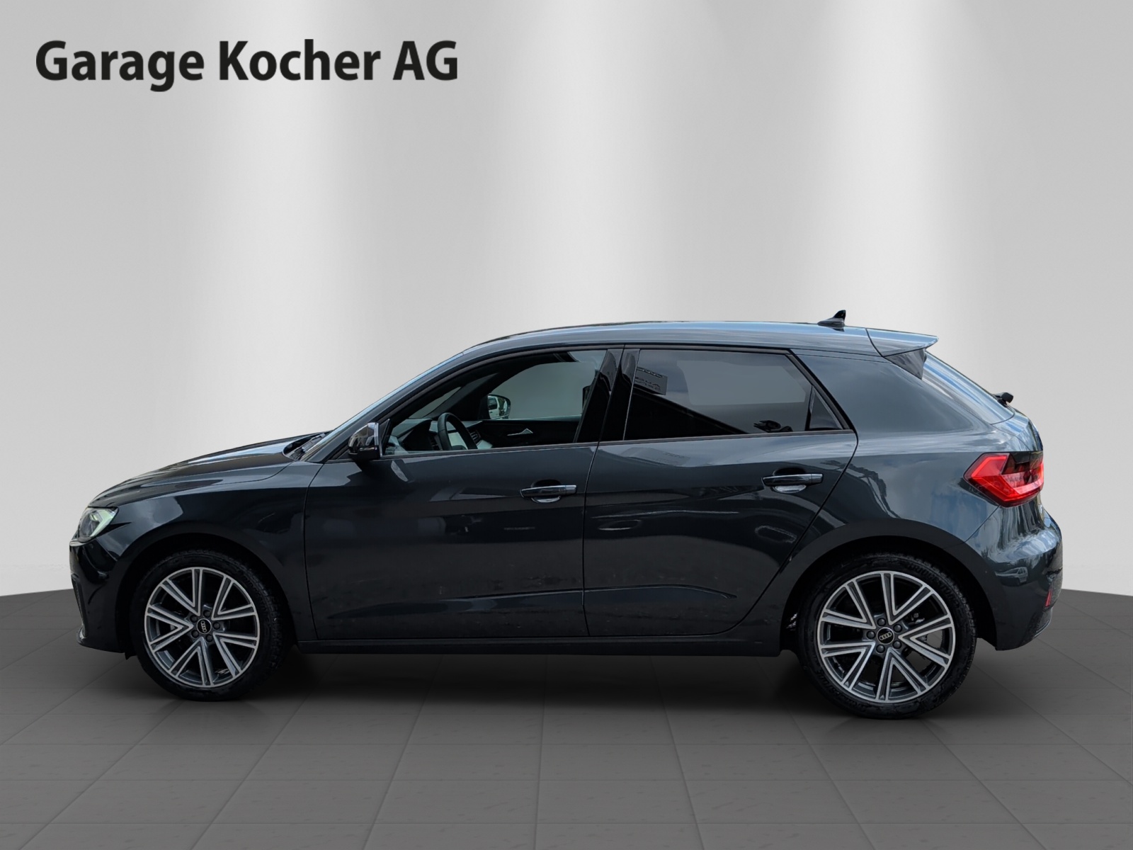 AUDI A1 Sportback 30 TFSI Attraction S-tronic-image-2