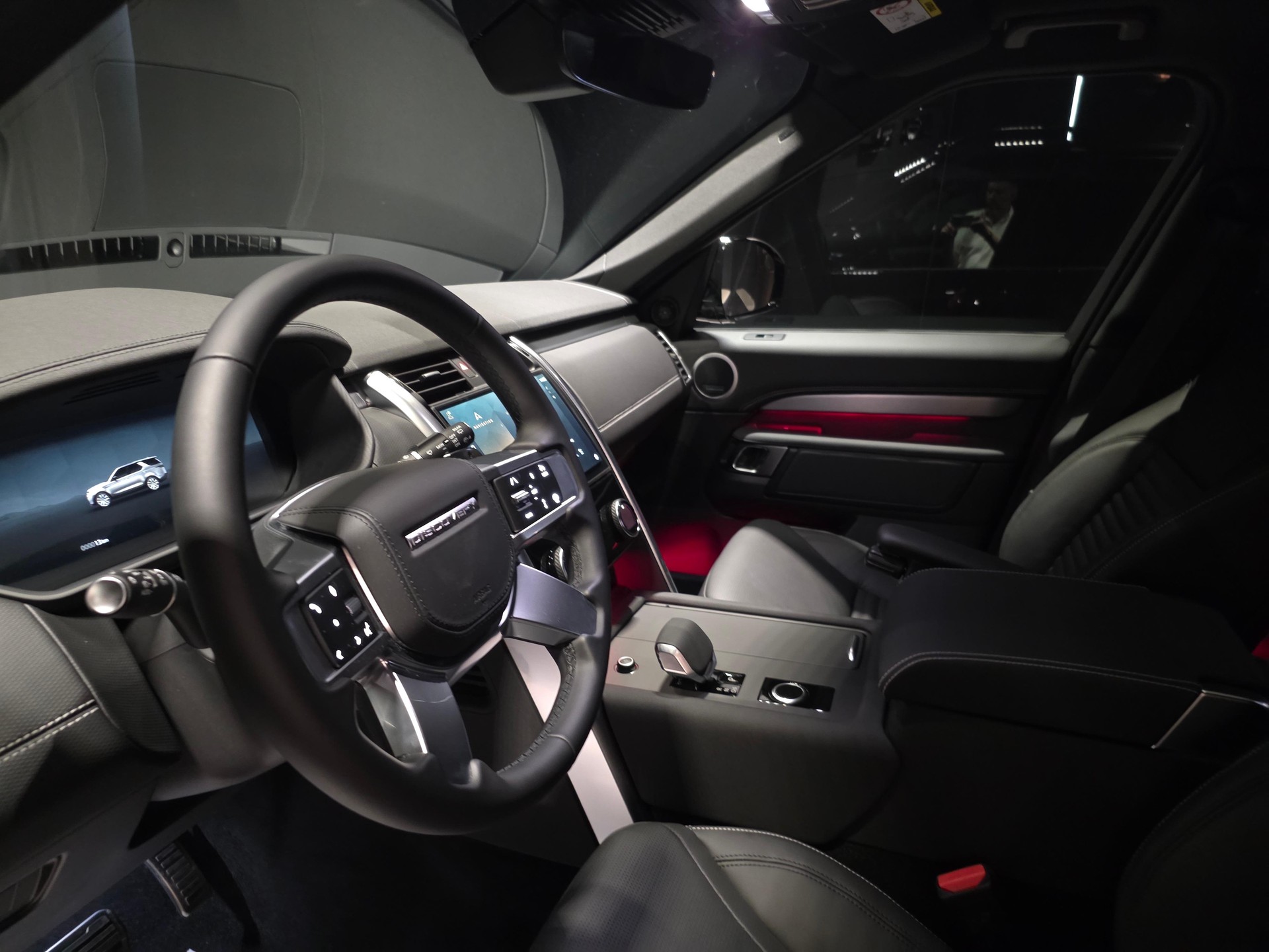 LAND ROVER Discovery 3.0 D I6 350 Dynamic HSE-image-8
