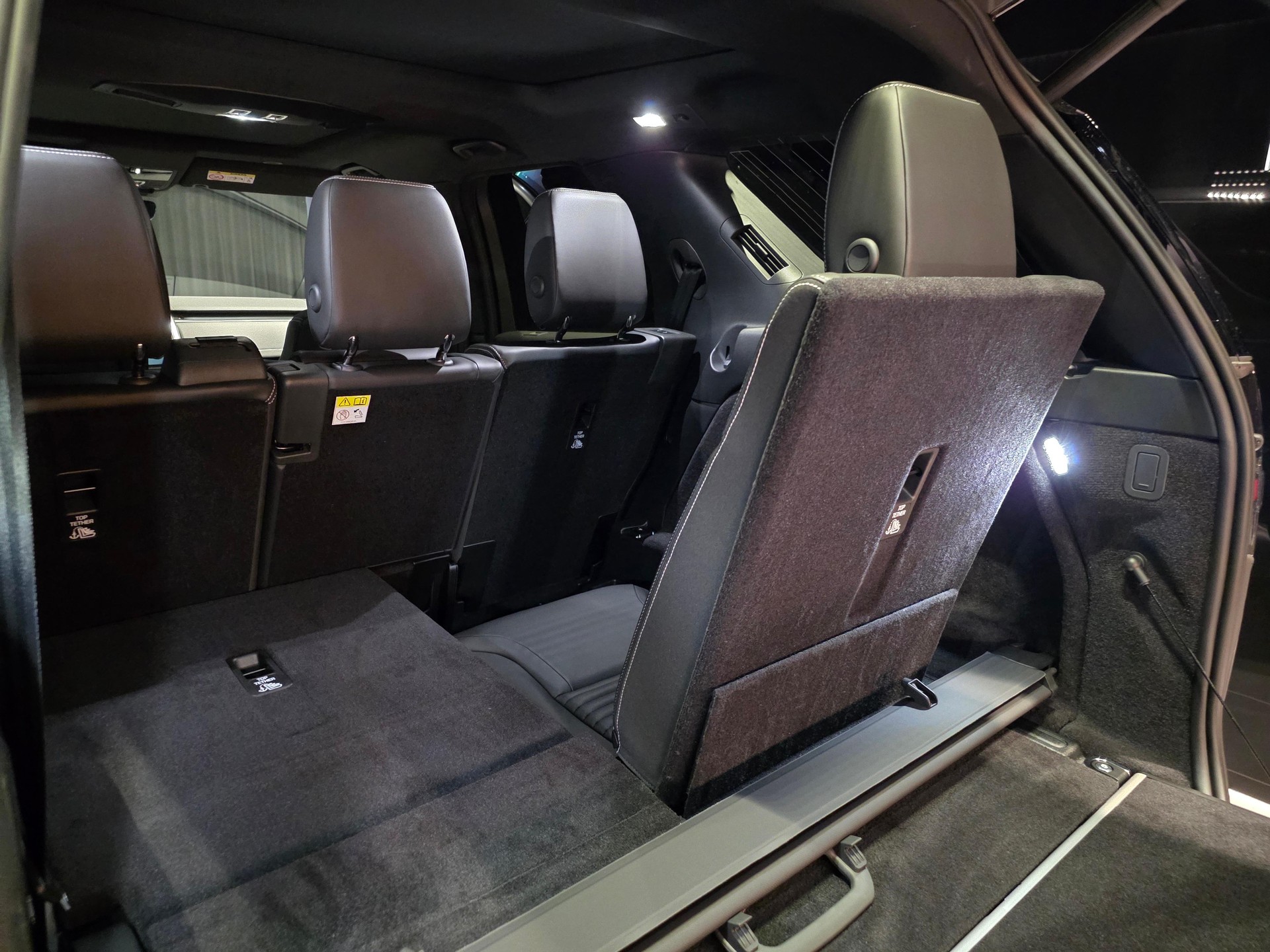 LAND ROVER Discovery 3.0 D I6 350 Dynamic HSE-image-4