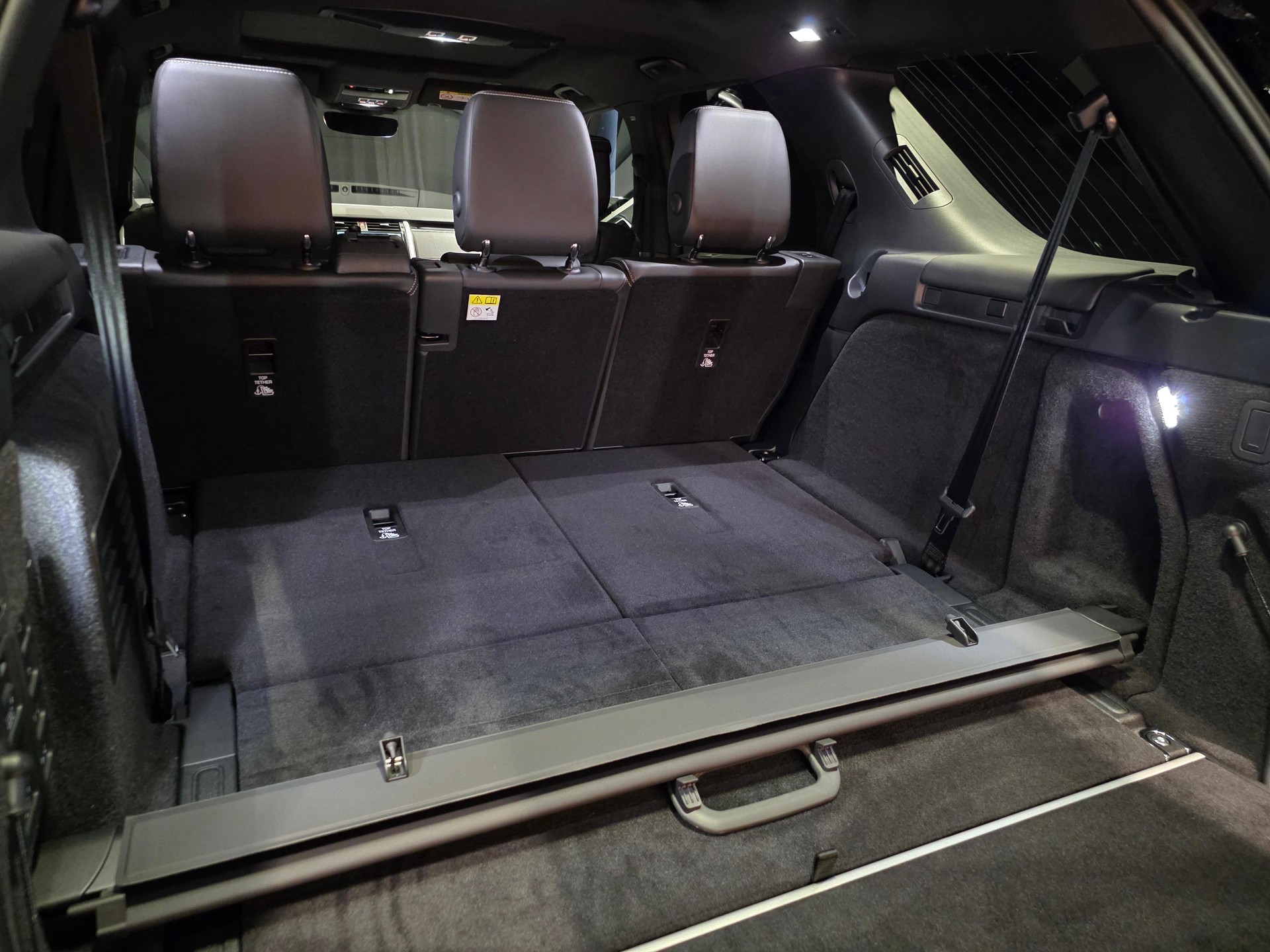 LAND ROVER Discovery 3.0 D I6 350 Dynamic HSE-image-3