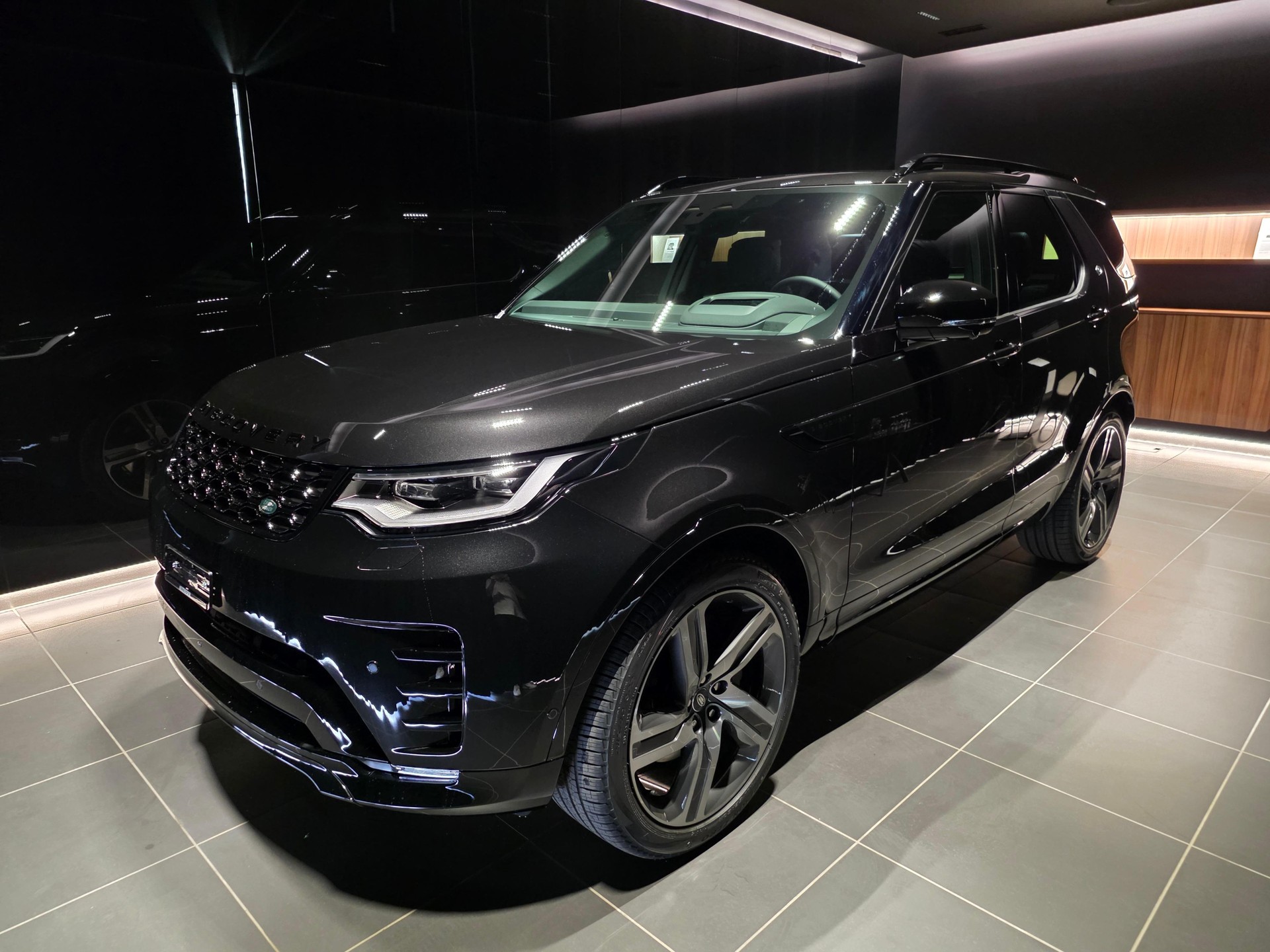 LAND ROVER Discovery 3.0 D I6 350 Dynamic HSE-image-0