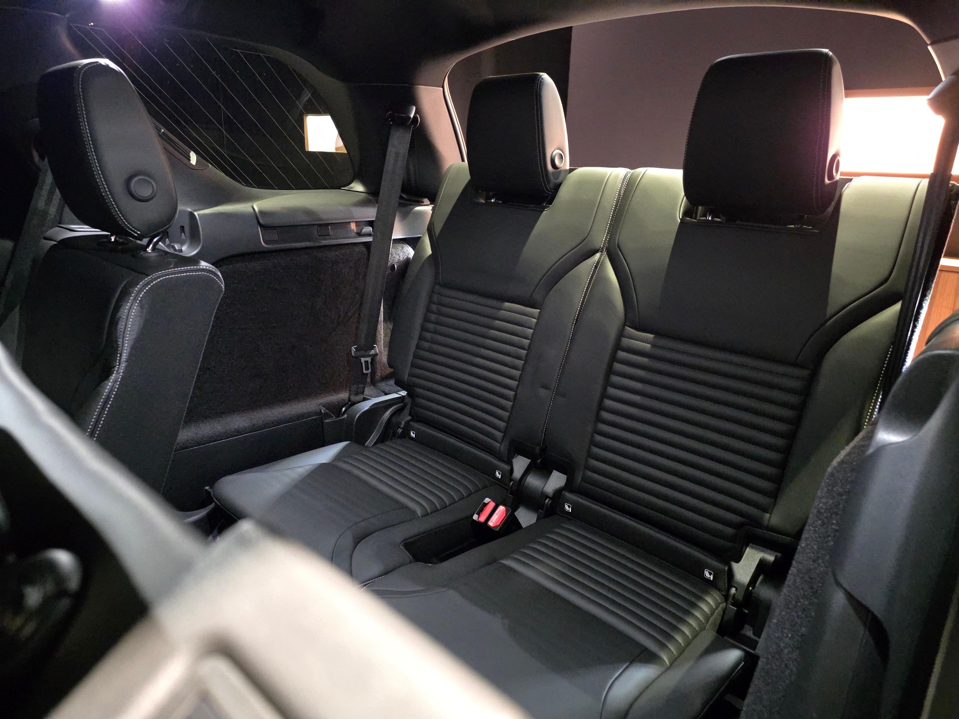 LAND ROVER Discovery 3.0 D I6 350 Dynamic HSE-image-5
