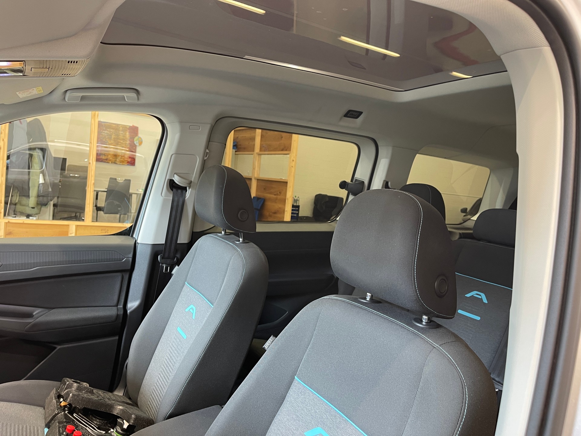 FORD Grand Tourneo Connect 2.0 EcoBlue Active Automat *7 PLATZ*-image-10