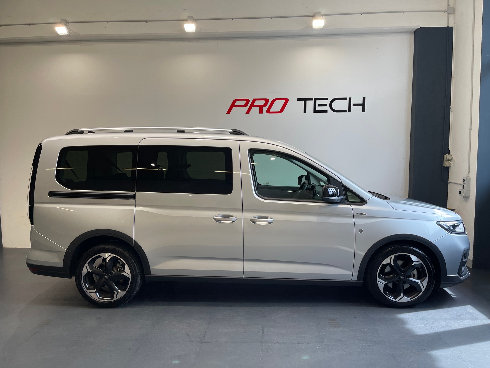 FORD Grand Tourneo Connect 2.0 EcoBlue Active Automat *7 PLATZ*-showroom-element-1