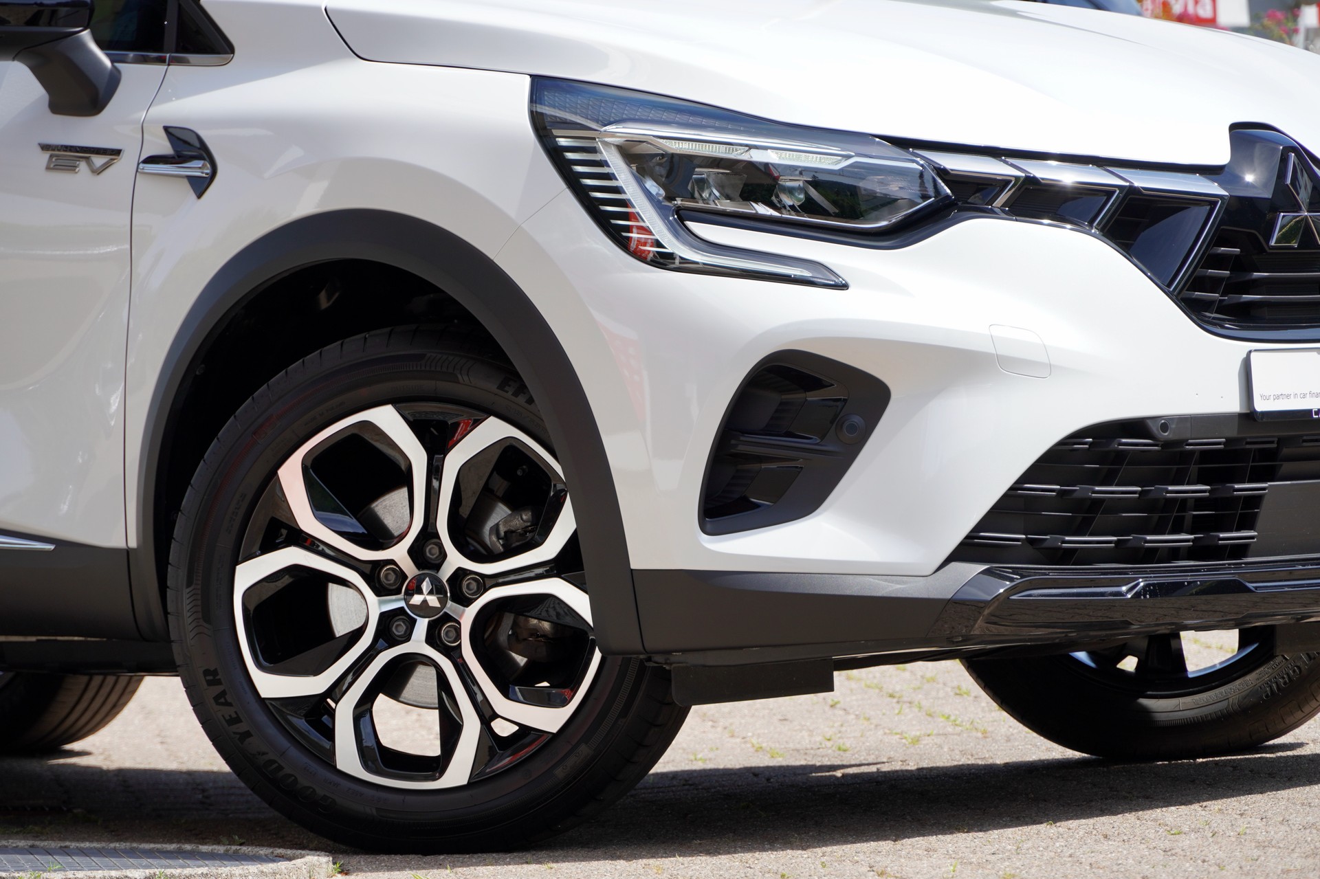 MITSUBISHI ASX 1.6 PHEV Instyle-image-1