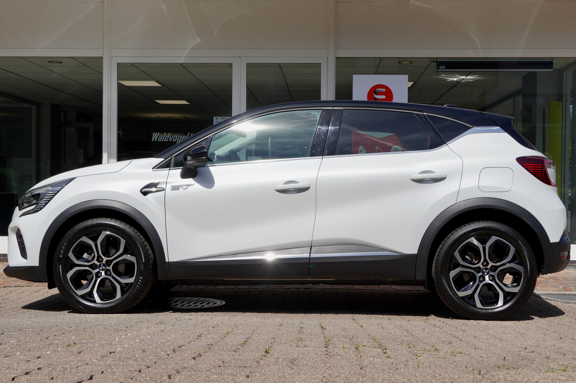 MITSUBISHI ASX 1.6 PHEV Instyle-image-3