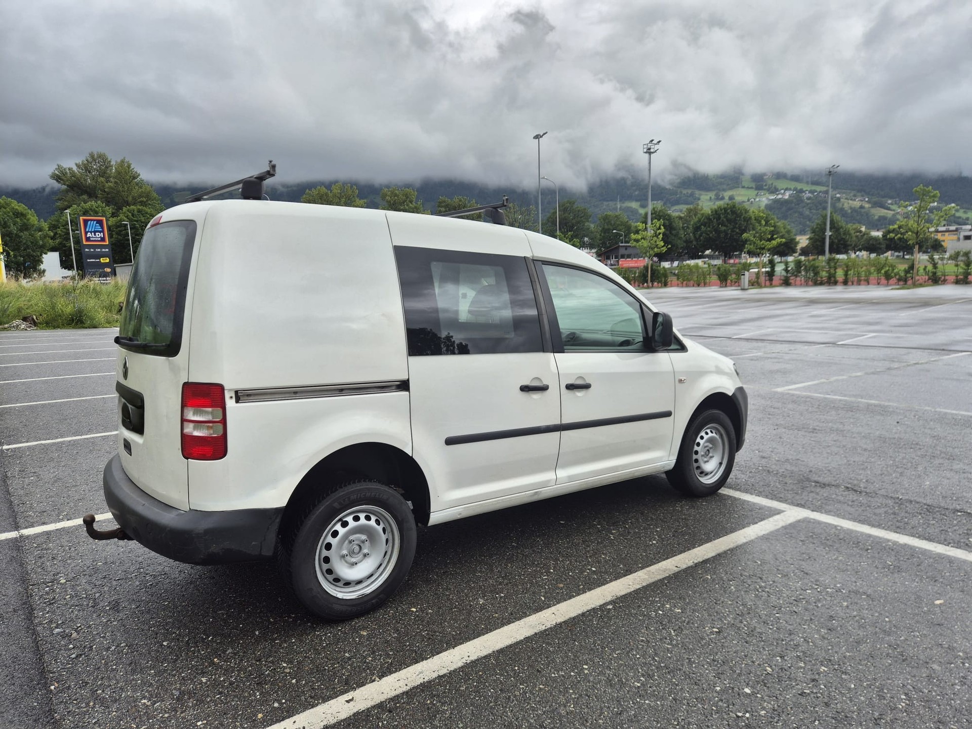 VW Caddy 2.0 TDI 4Motion-image-2