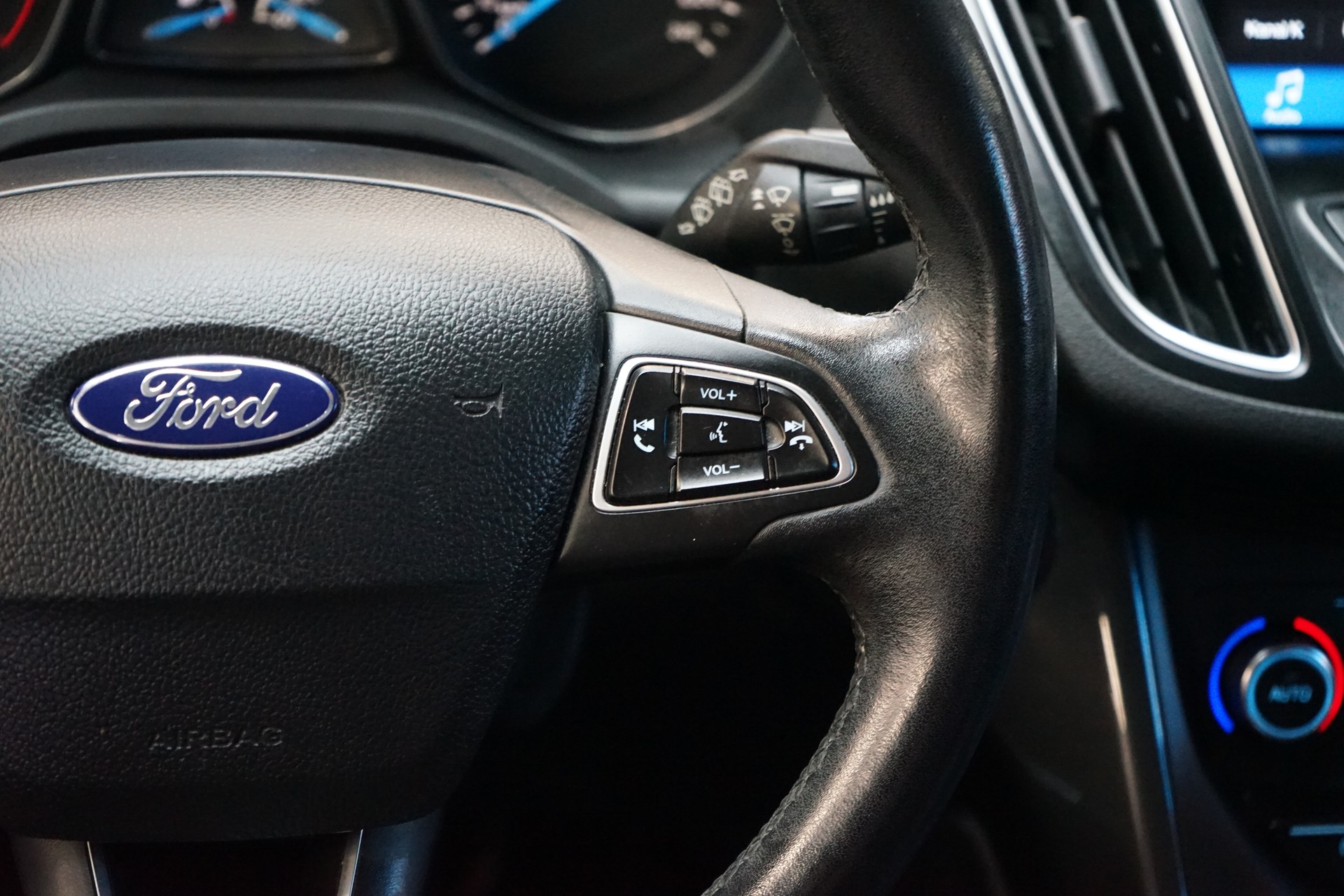 FORD C-Max 1.5 TDCi Trend PowerShift-image-9