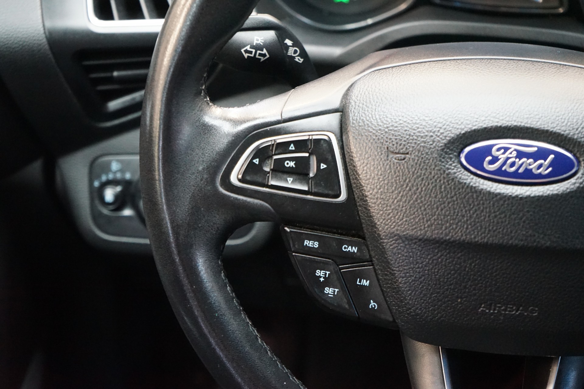 FORD C-Max 1.5 TDCi Trend PowerShift-image-8