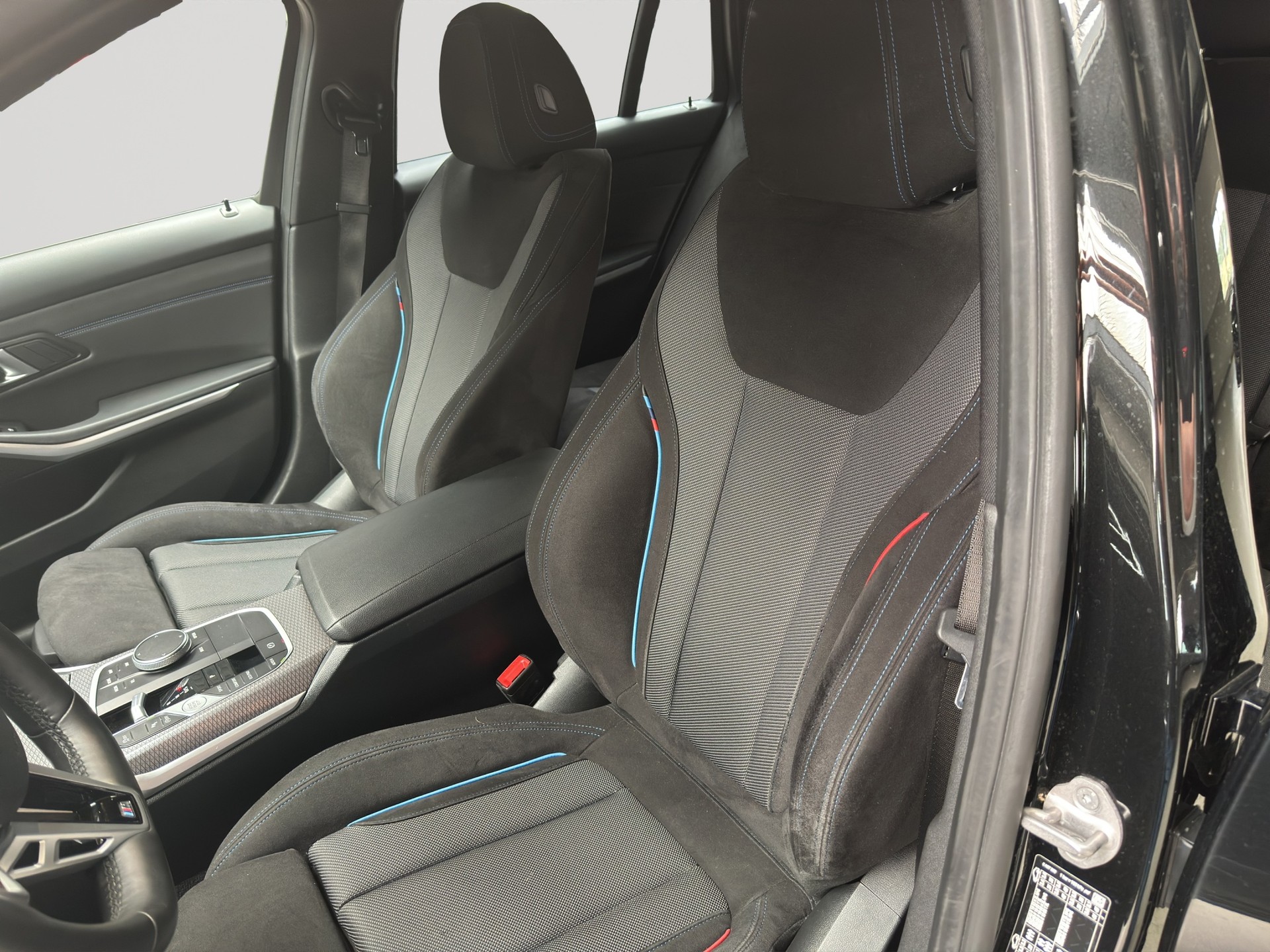 BMW 330i Touring xDrive Steptronic M Sport-image-5