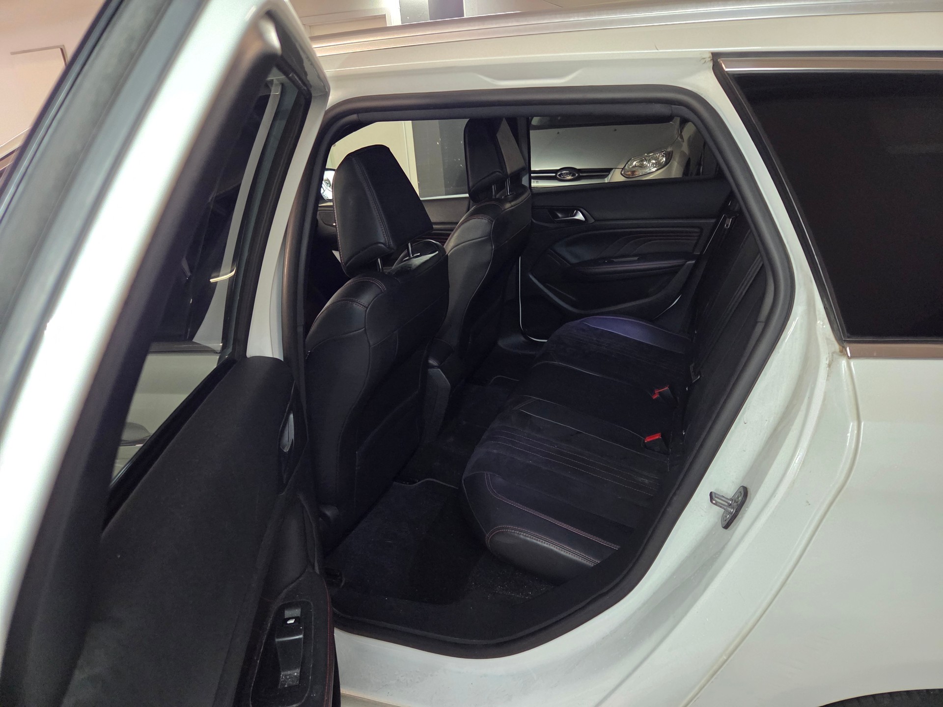 PEUGEOT 308 SW 2.0 BlueHDI GT Automatic-image-10