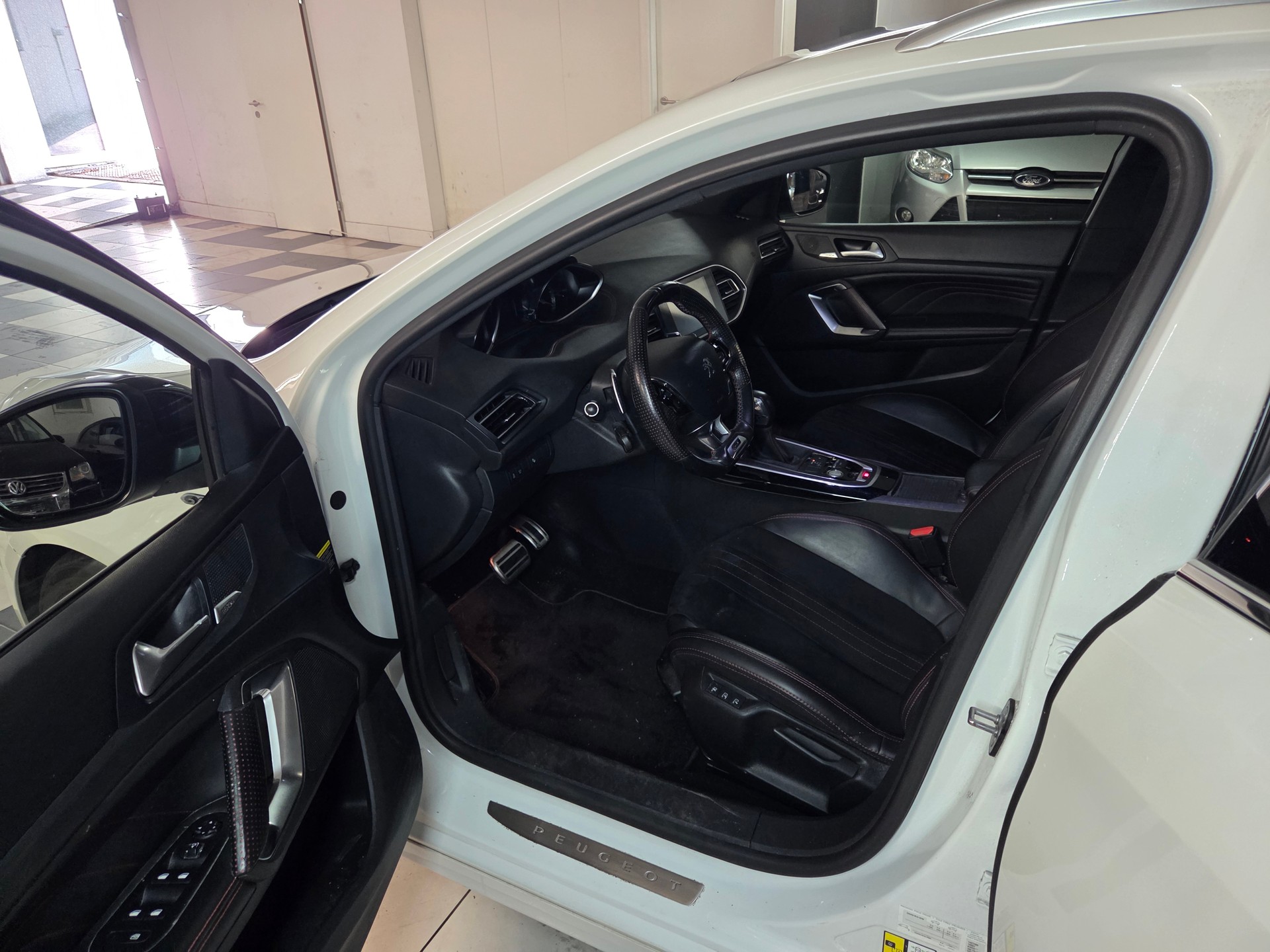PEUGEOT 308 SW 2.0 BlueHDI GT Automatic-image-8