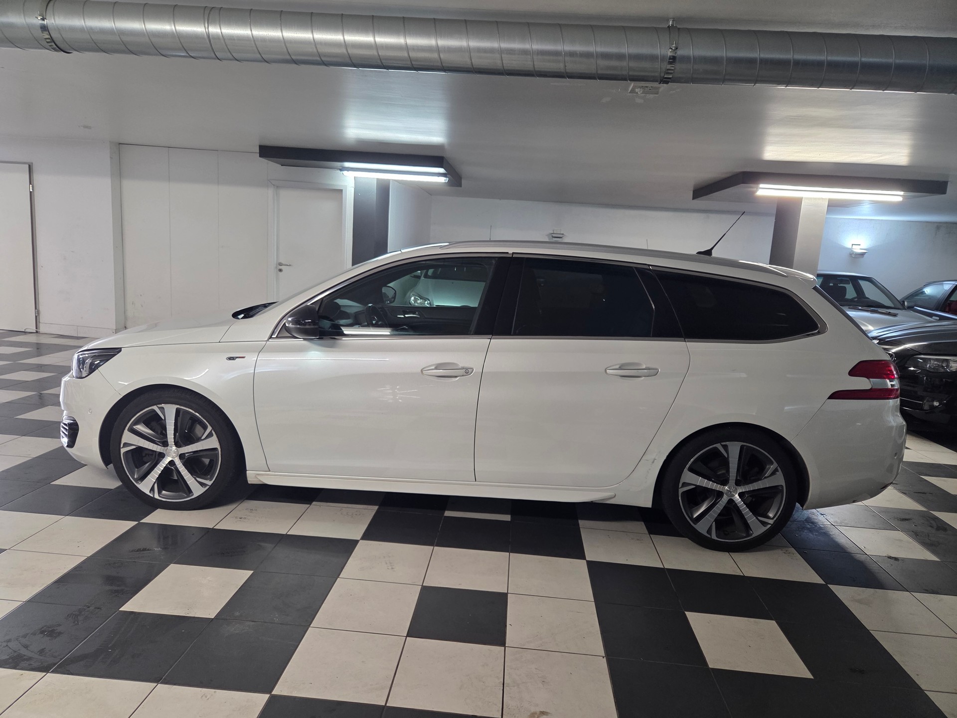 PEUGEOT 308 SW 2.0 BlueHDI GT Automatic-image-1