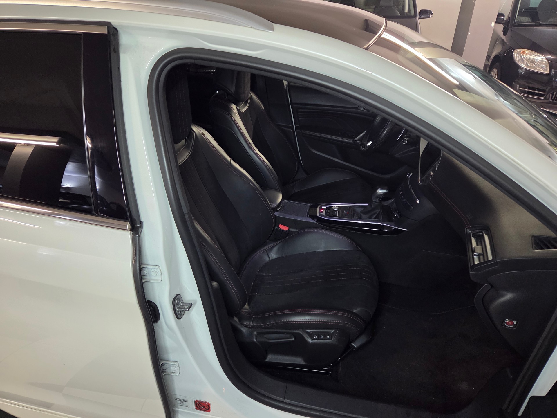 PEUGEOT 308 SW 2.0 BlueHDI GT Automatic-image-13