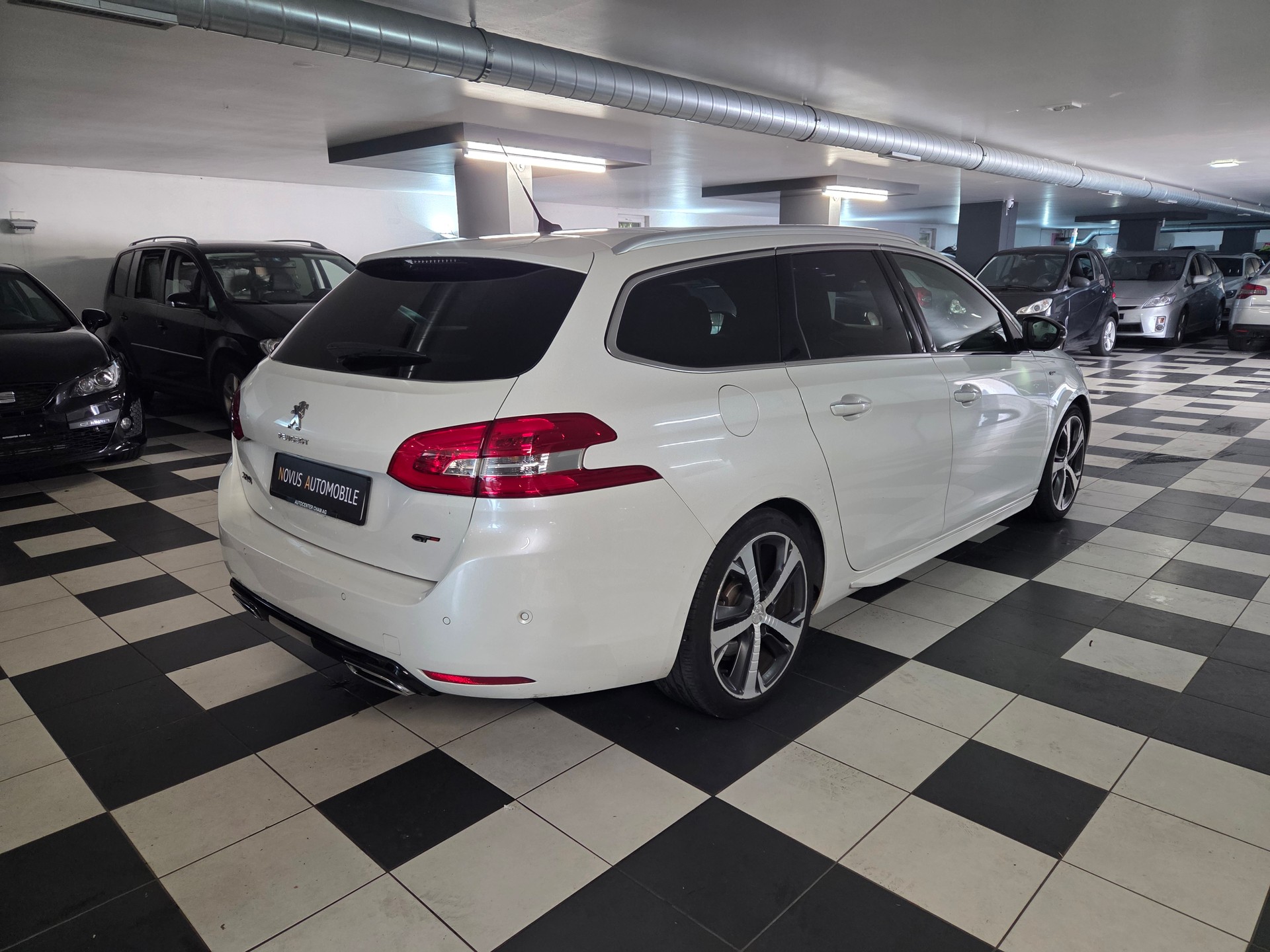 PEUGEOT 308 SW 2.0 BlueHDI GT Automatic-image-4
